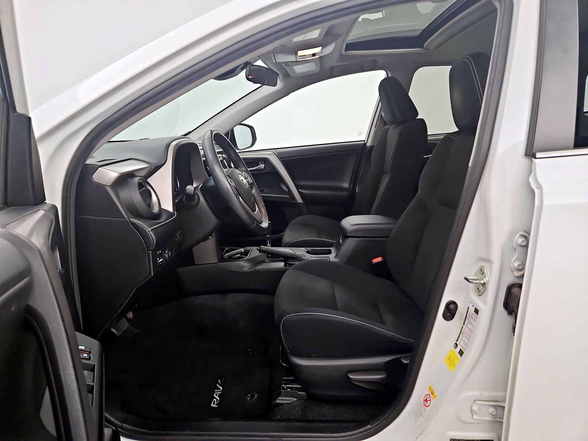 Thumbnail: 2018 Toyota RAV4 - 11