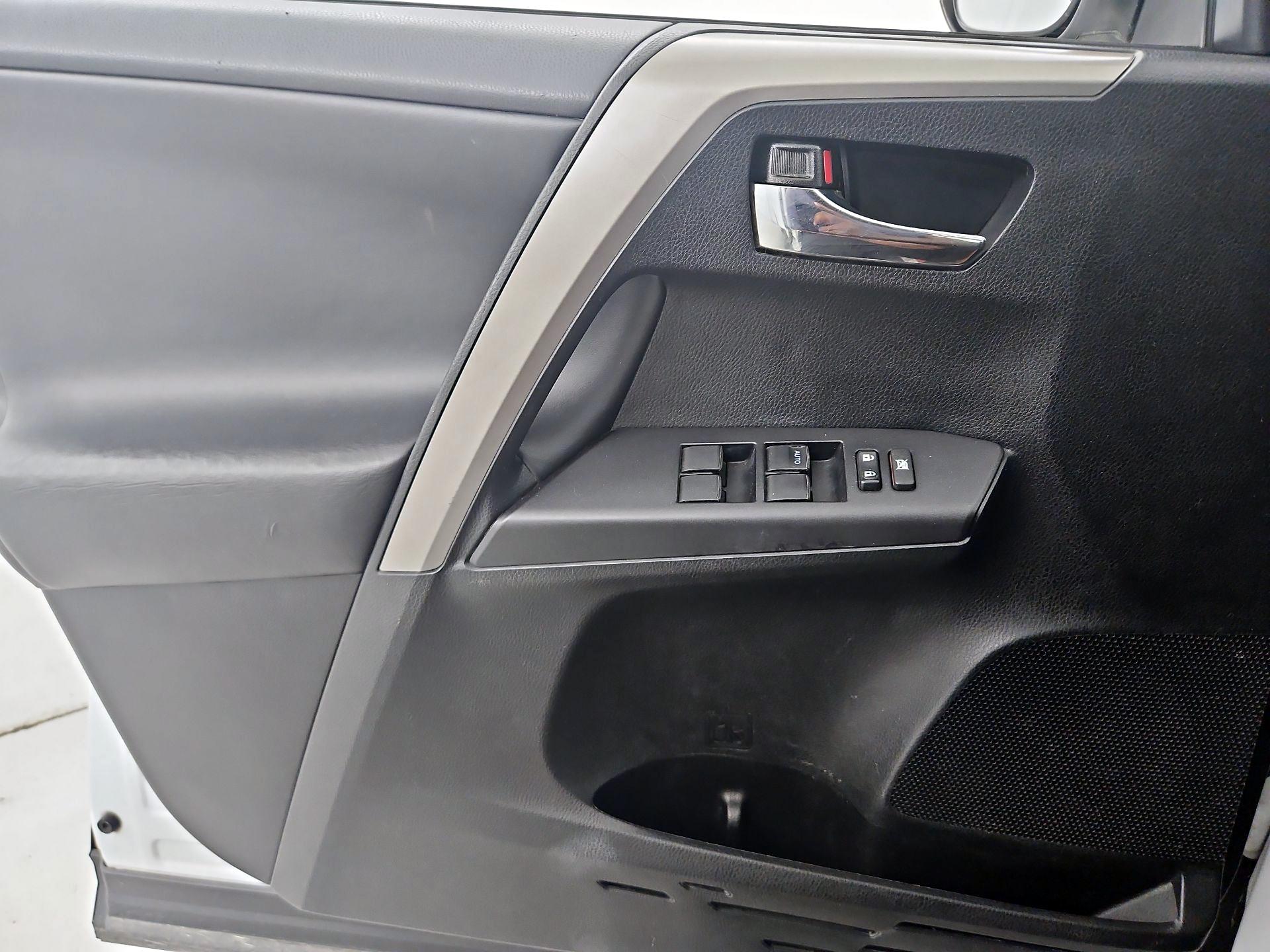 Thumbnail: 2018 Toyota RAV4 - 12
