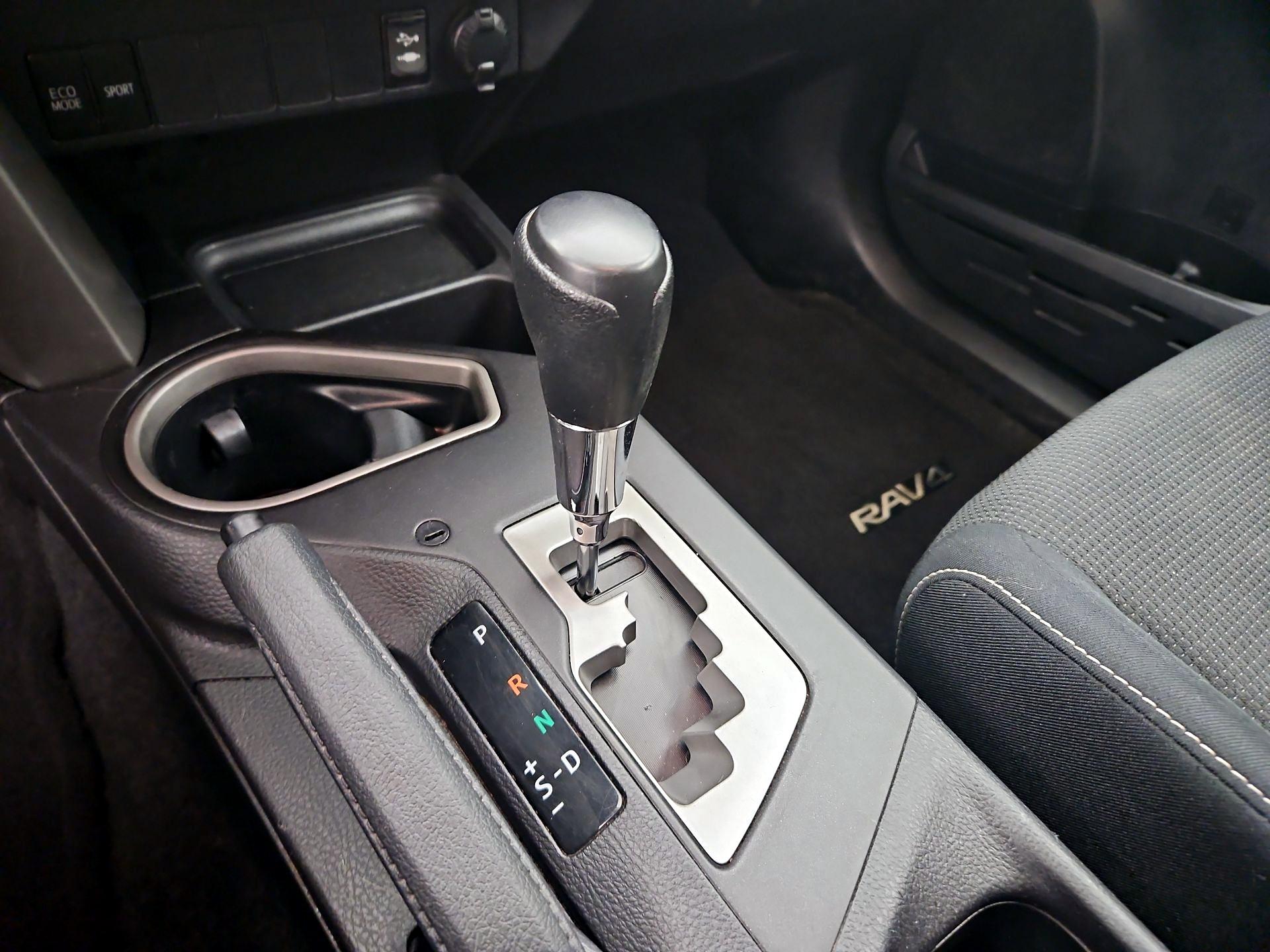Thumbnail: 2018 Toyota RAV4 - 17