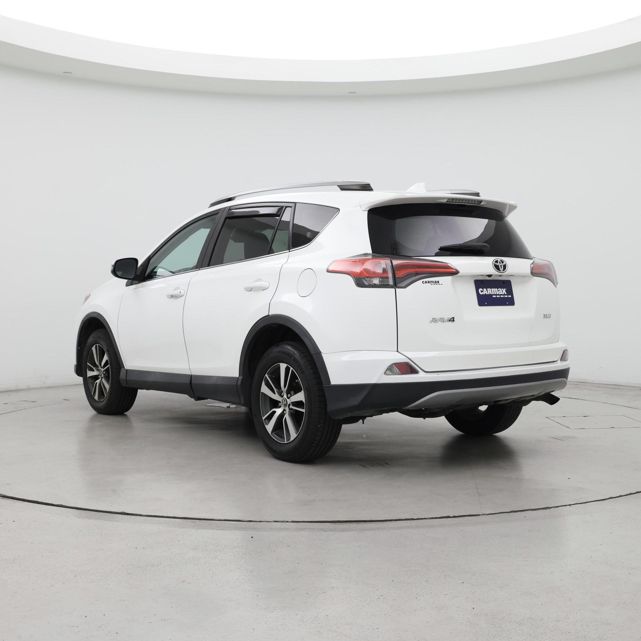 Thumbnail: 2018 Toyota RAV4 - 2