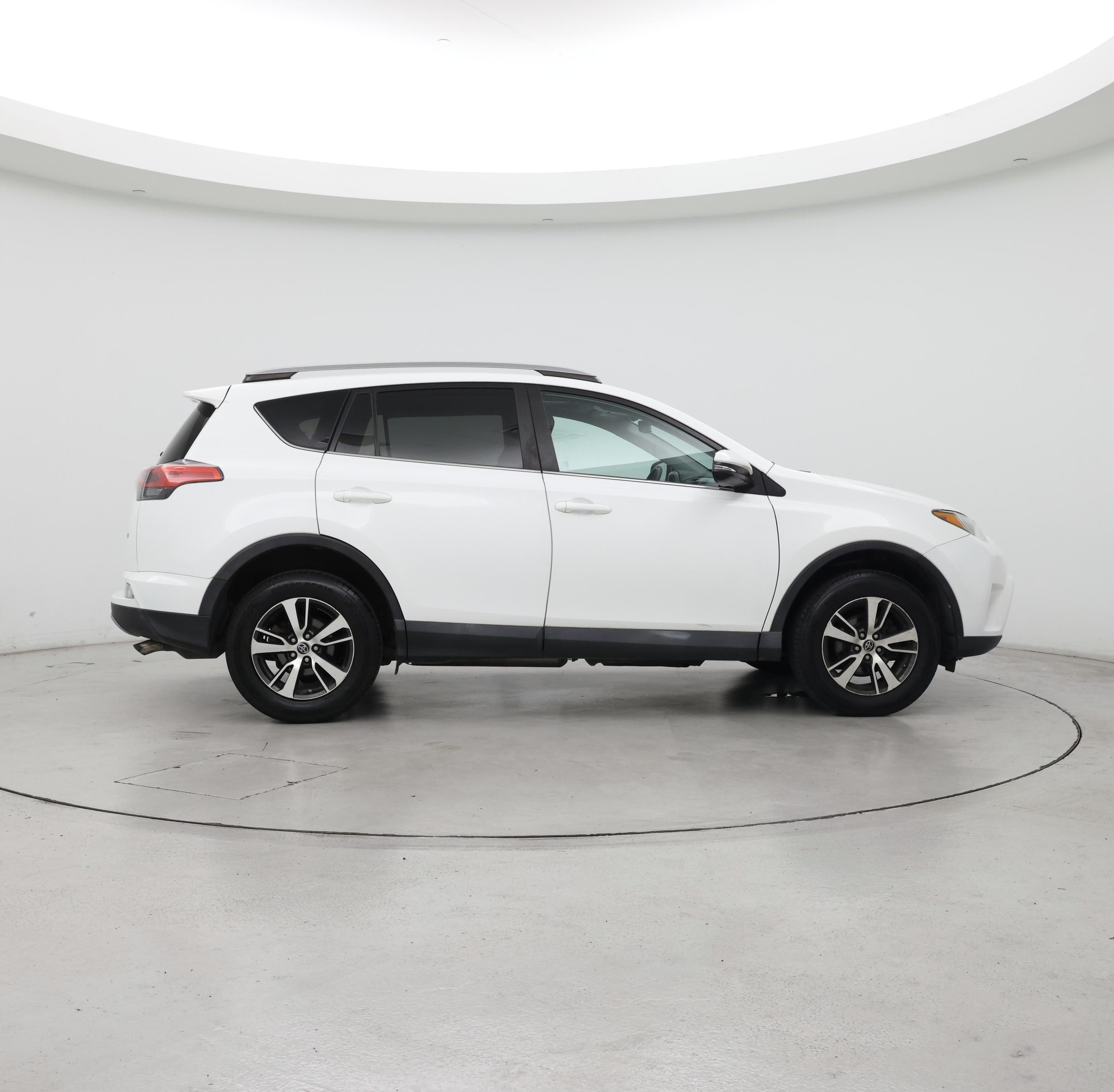 Thumbnail: 2018 Toyota RAV4 - 7