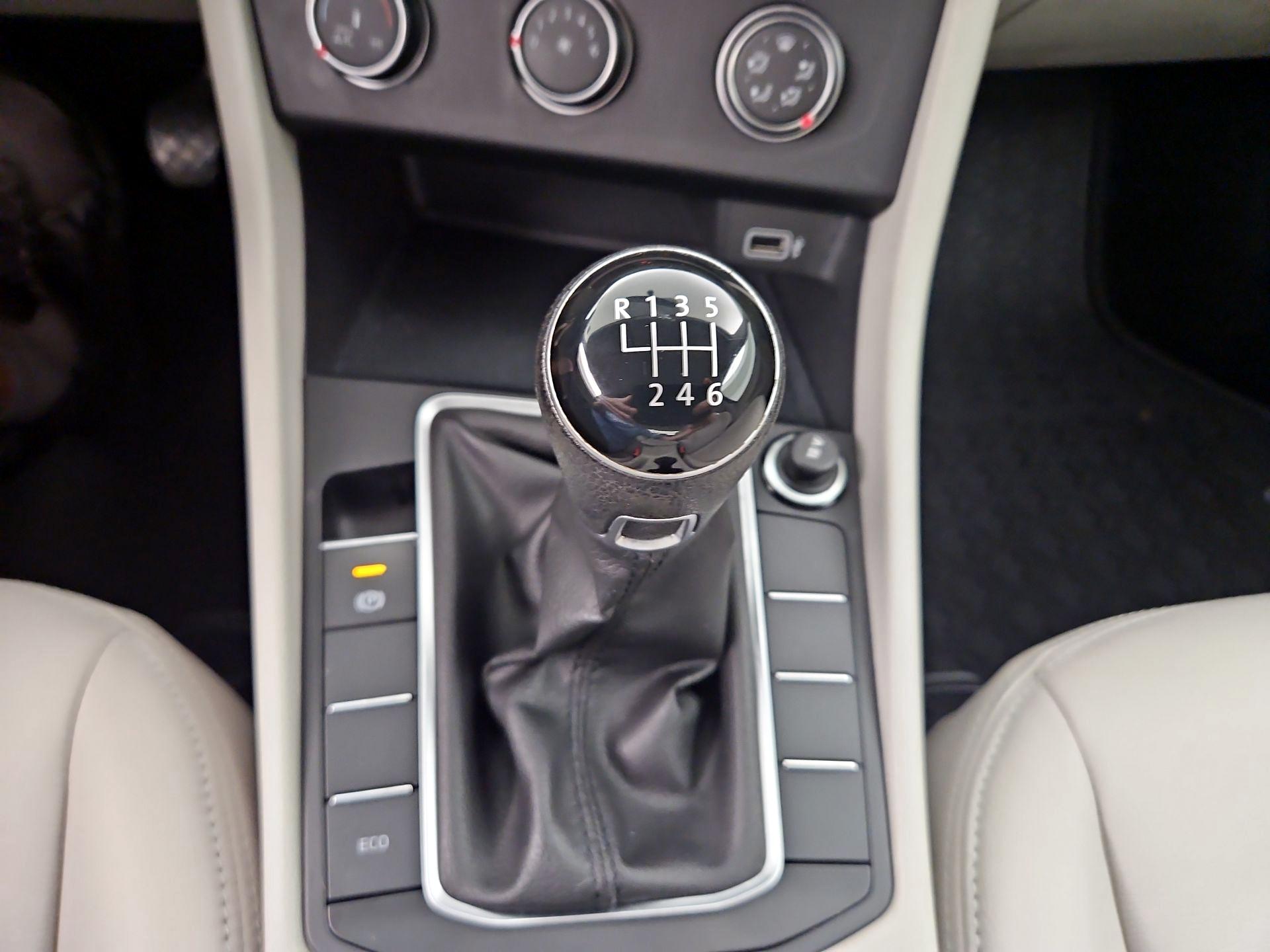Thumbnail: 2019 Volkswagen Jetta - 17