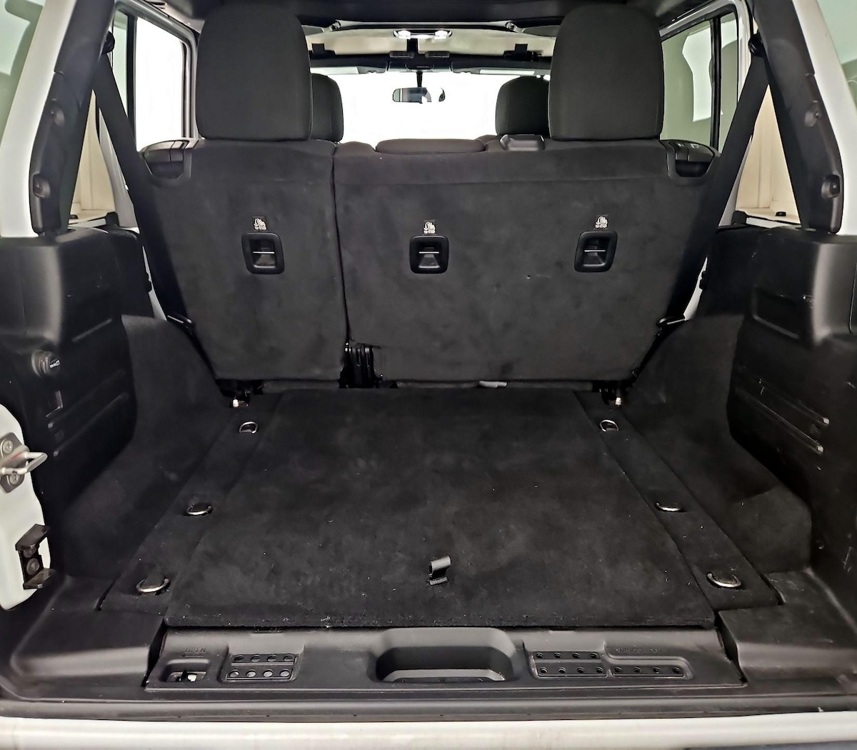 Trunk/Cargo (Seats Up)