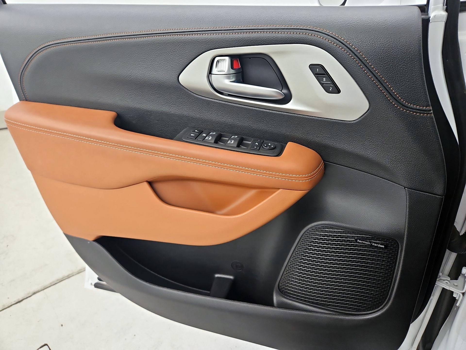 Thumbnail: 2024 Chrysler Pacifica - 12