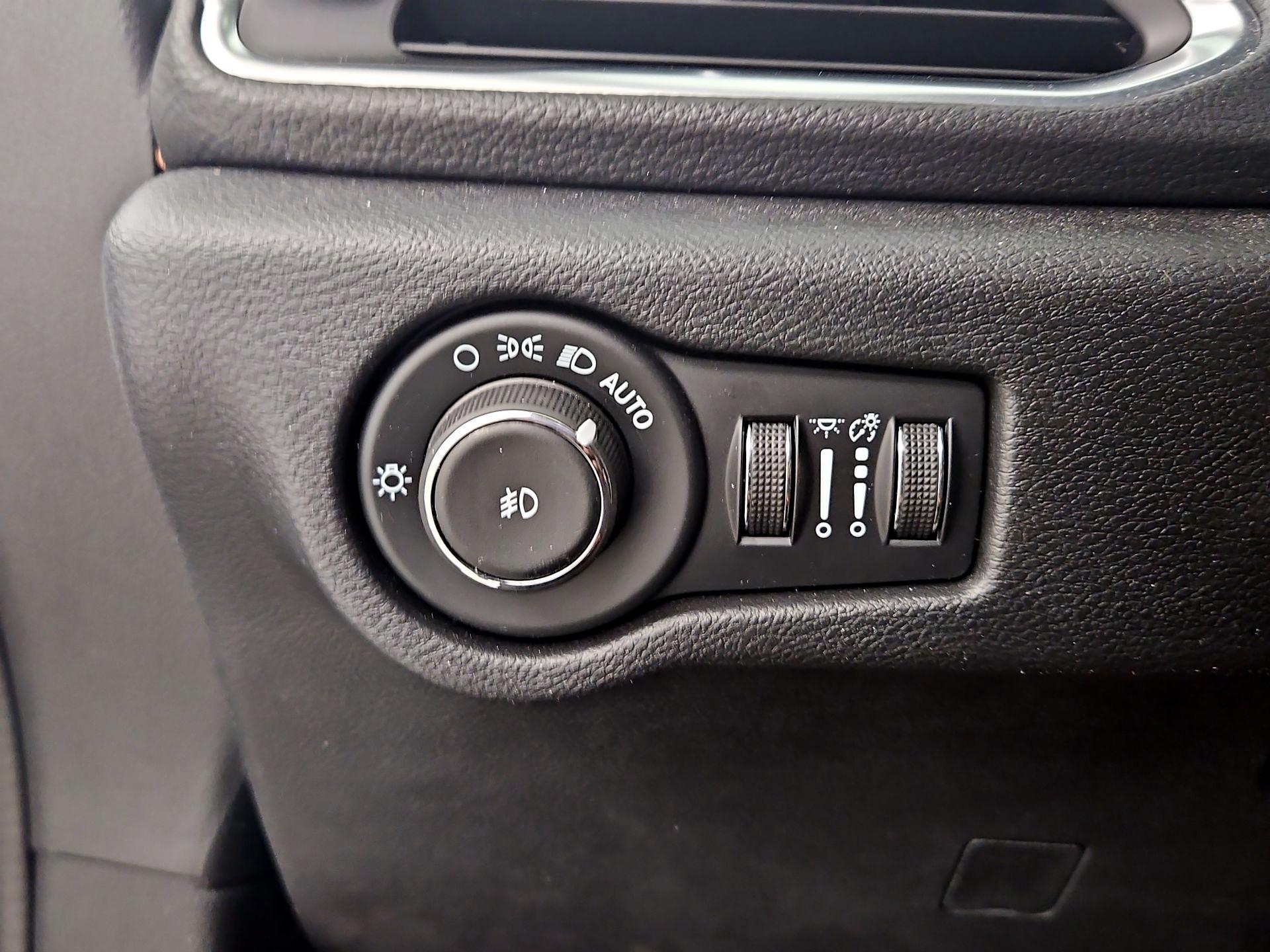 Thumbnail: 2024 Chrysler Pacifica - 13