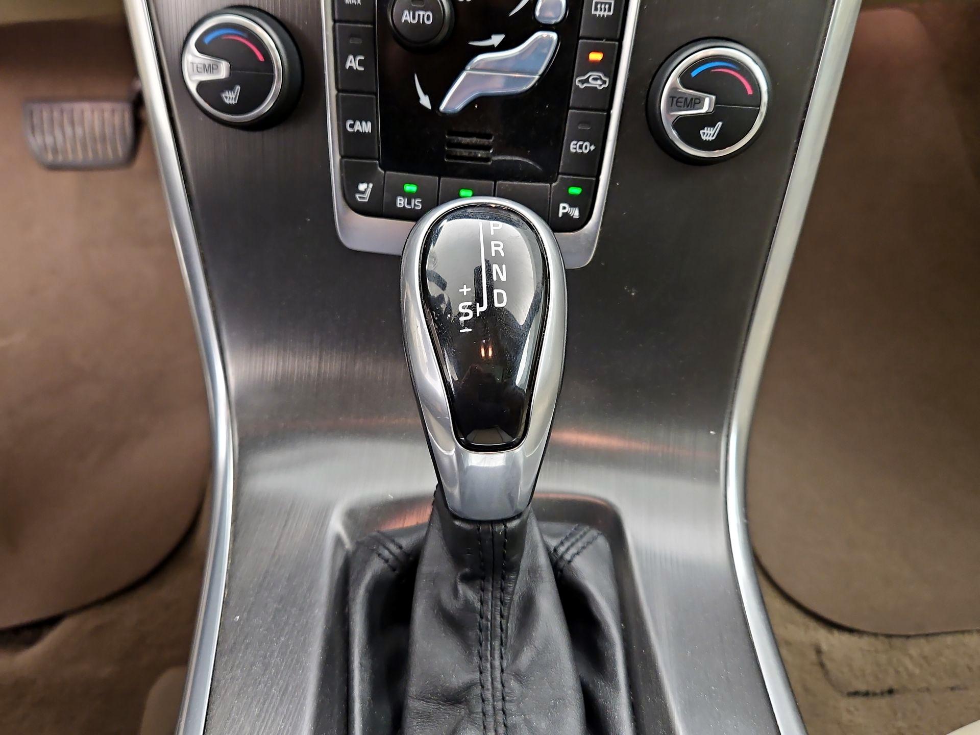 Thumbnail: 2015 Volvo XC60 - 18