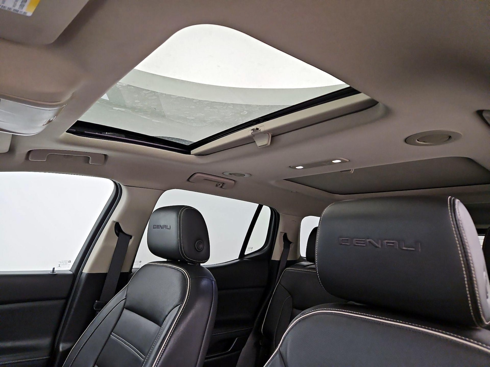 Sunroof(s) & Overhead Airbags
