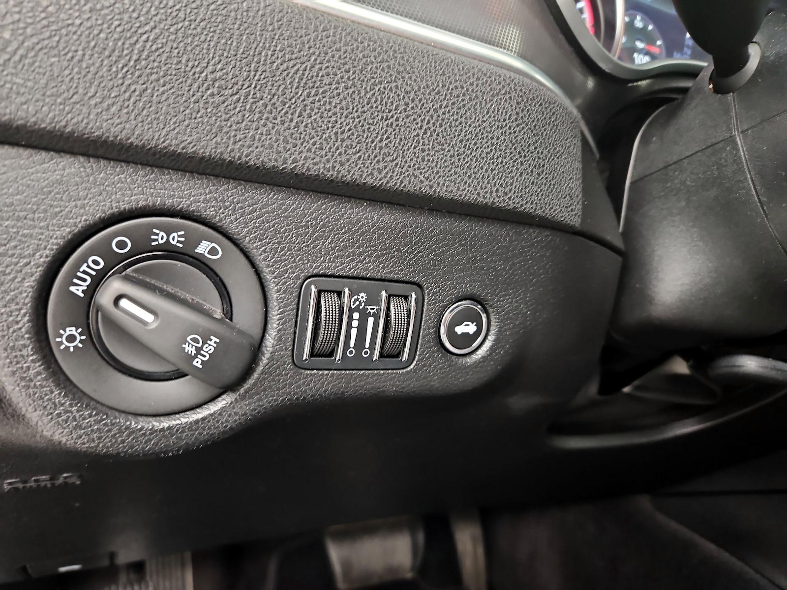 2016 Dodge Charger SXT - Photo 14