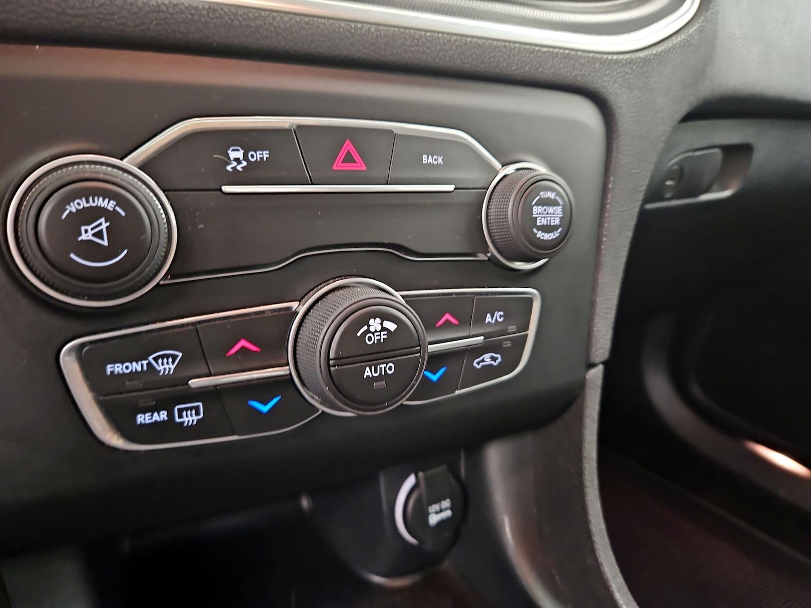 2016 Dodge Charger SXT - Photo 16