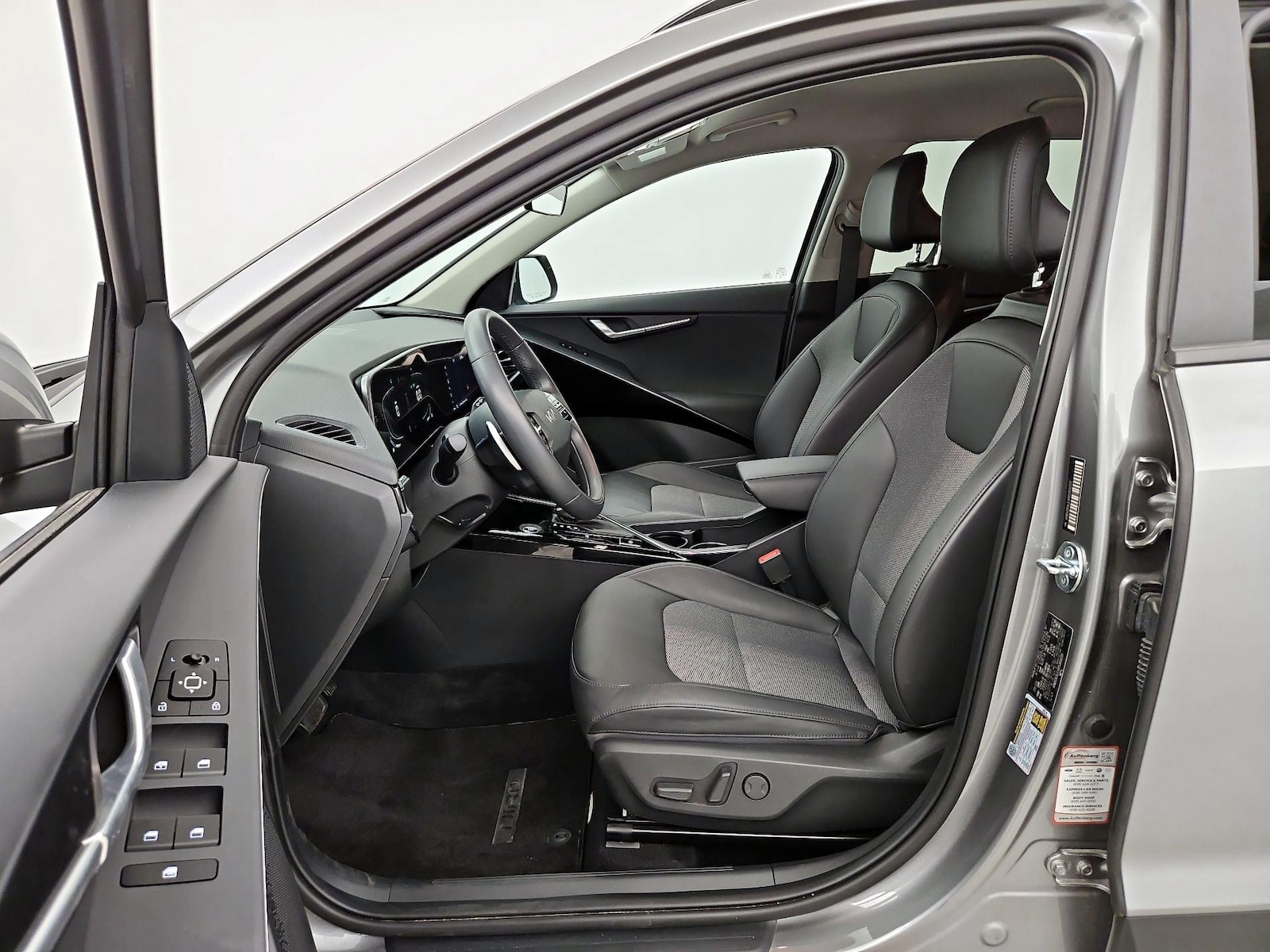 2024 Kia Niro EX - Photo 12