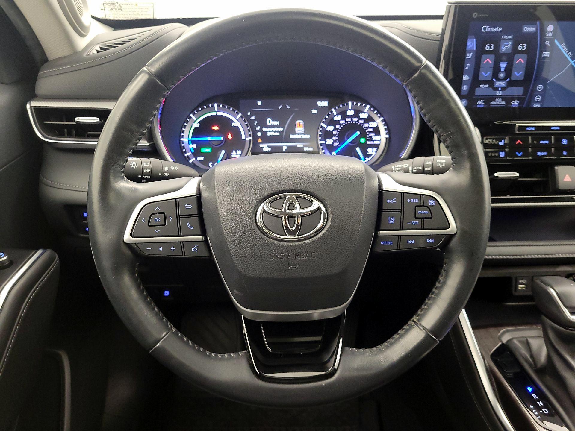 Thumbnail: 2022 Toyota Highlander - 10