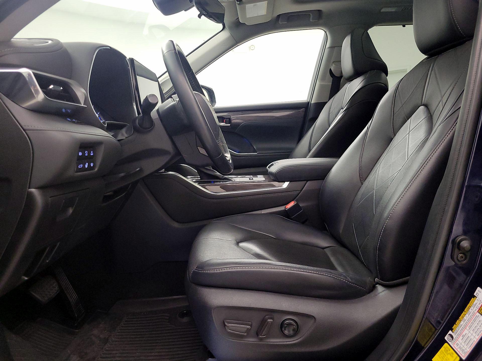 Thumbnail: 2022 Toyota Highlander - 11