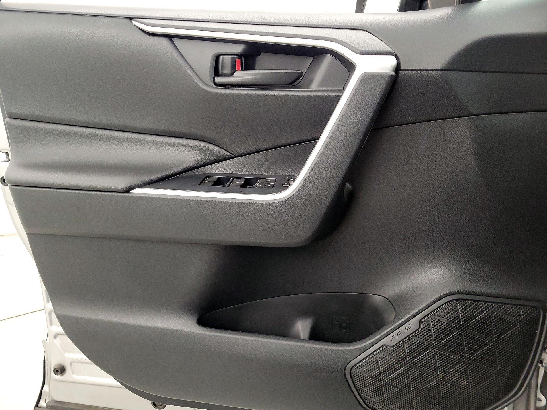 Thumbnail: 2019 Toyota RAV4 - 12