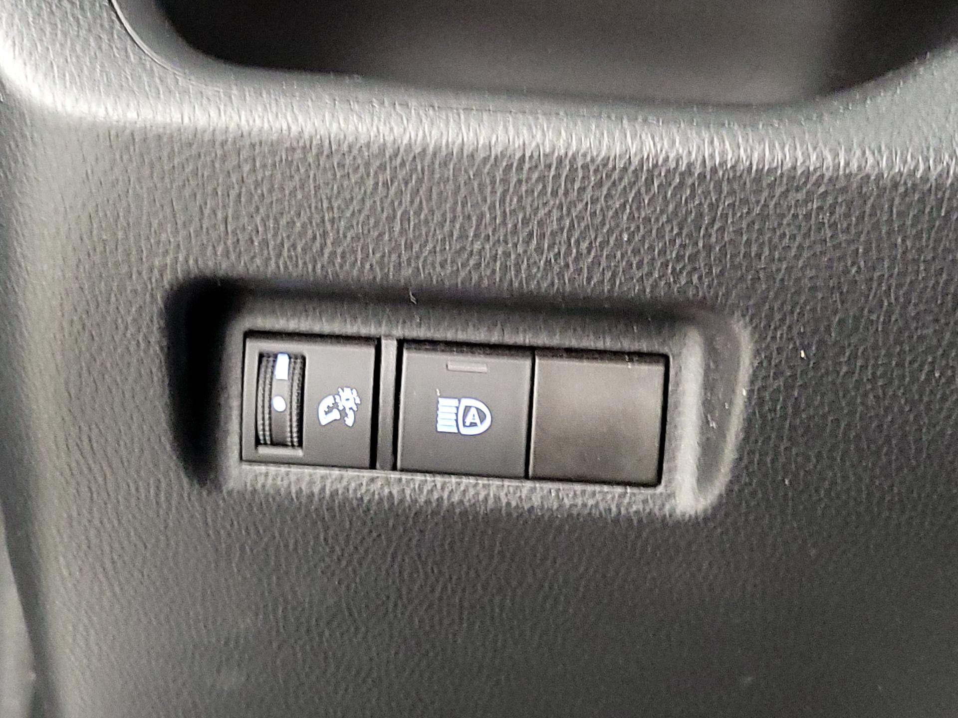 Thumbnail: 2019 Toyota RAV4 - 13