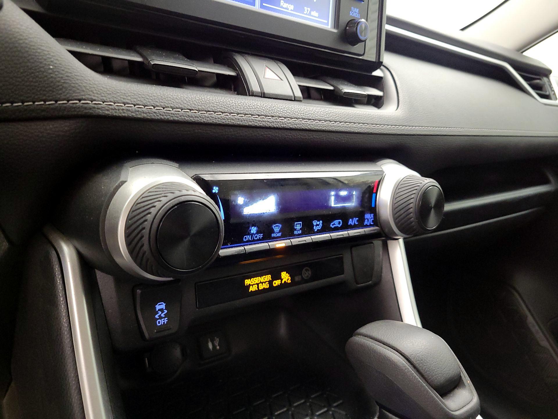 Thumbnail: 2019 Toyota RAV4 - 16