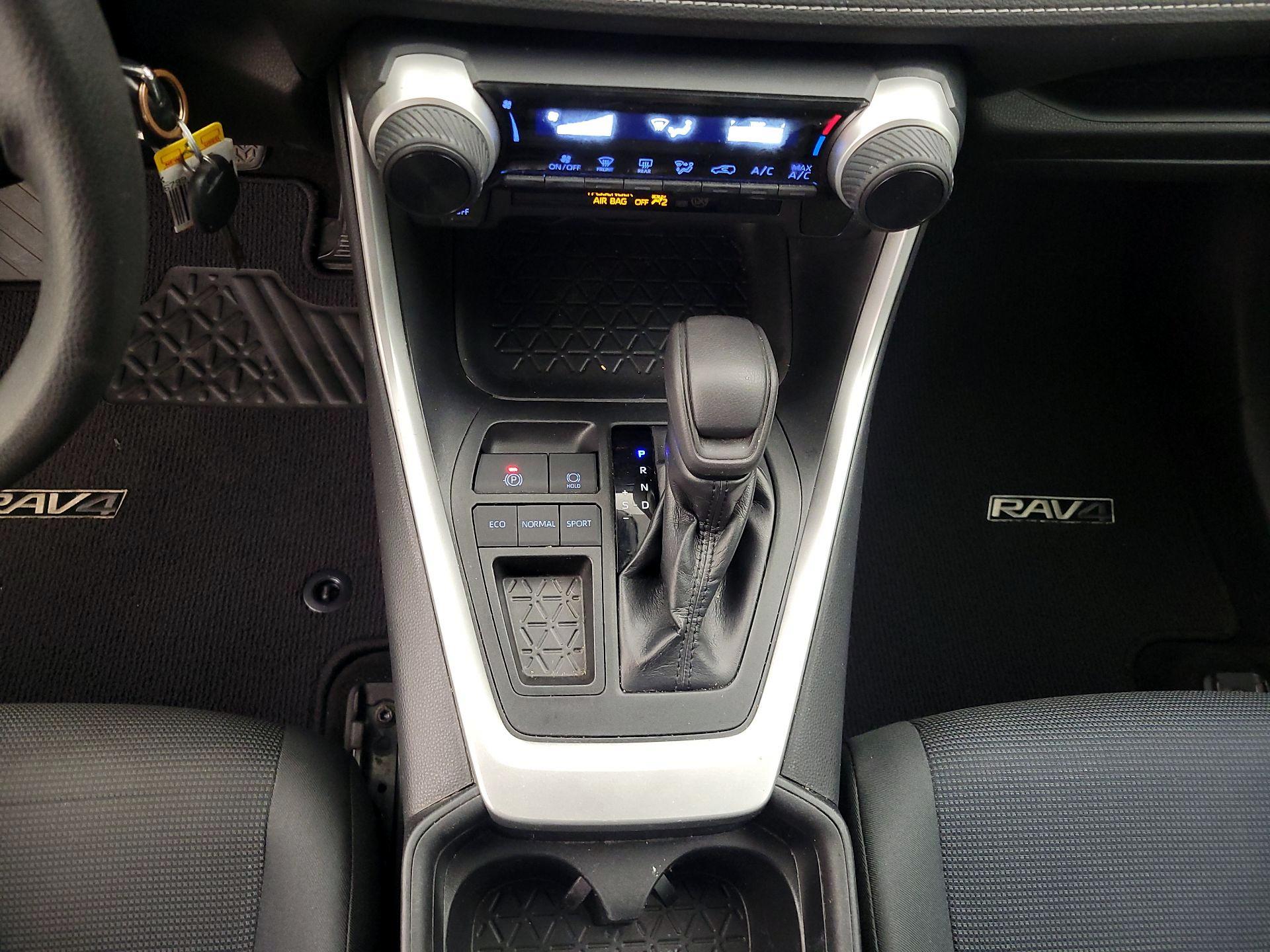 Thumbnail: 2019 Toyota RAV4 - 17