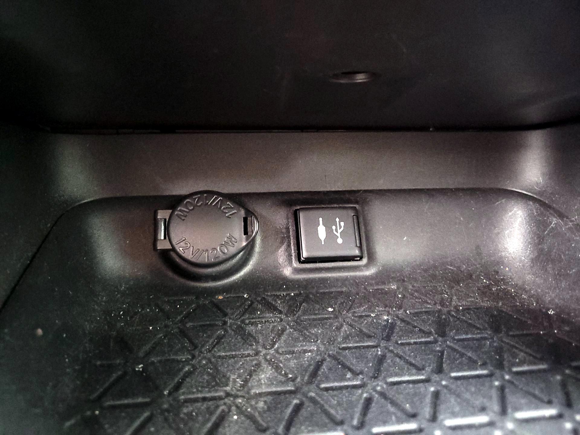 Thumbnail: 2019 Toyota RAV4 - 18