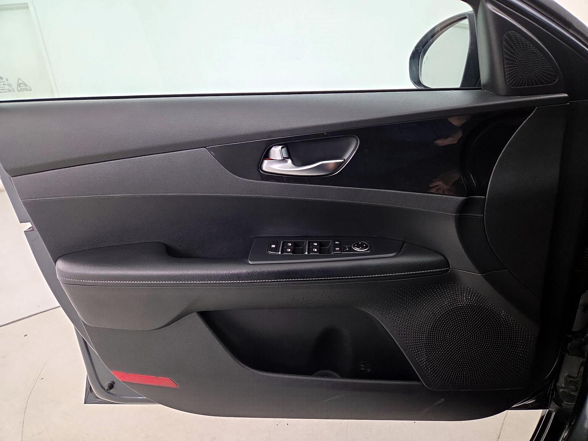 Thumbnail: 2021 Kia Forte - 12