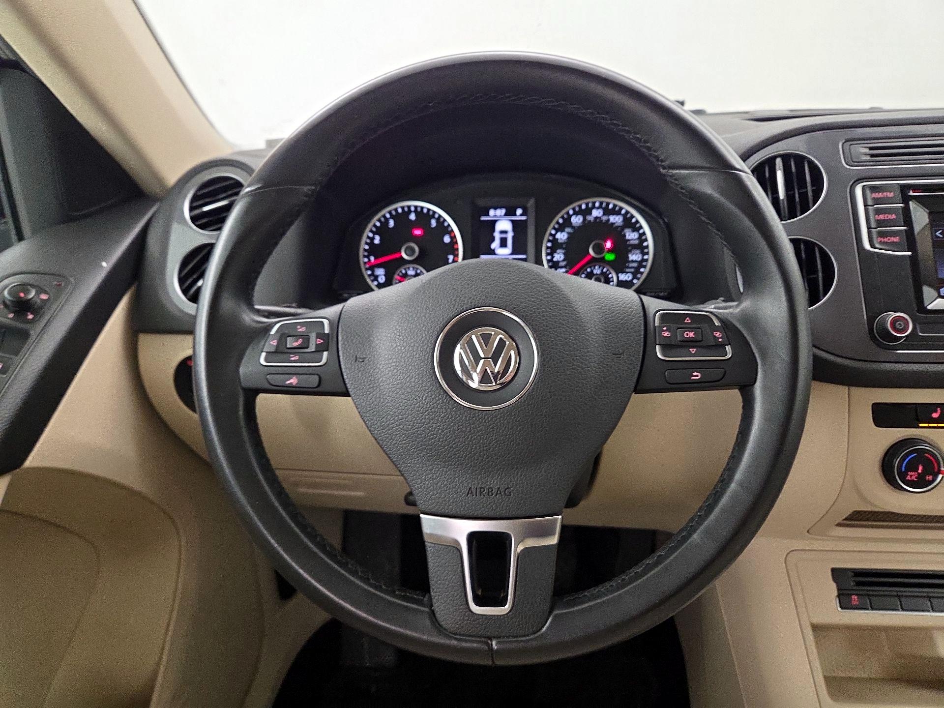 Thumbnail: 2016 Volkswagen Tiguan - 10