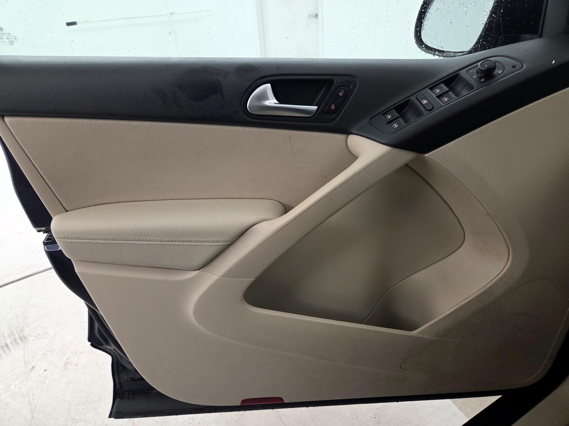 Thumbnail: 2016 Volkswagen Tiguan - 12