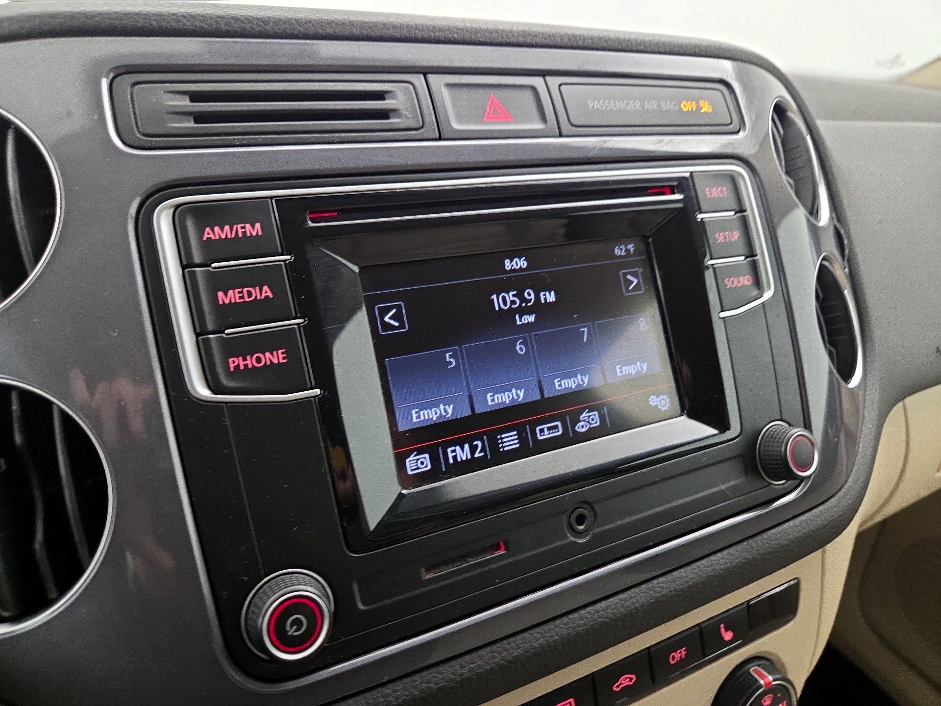 Thumbnail: 2016 Volkswagen Tiguan - 15