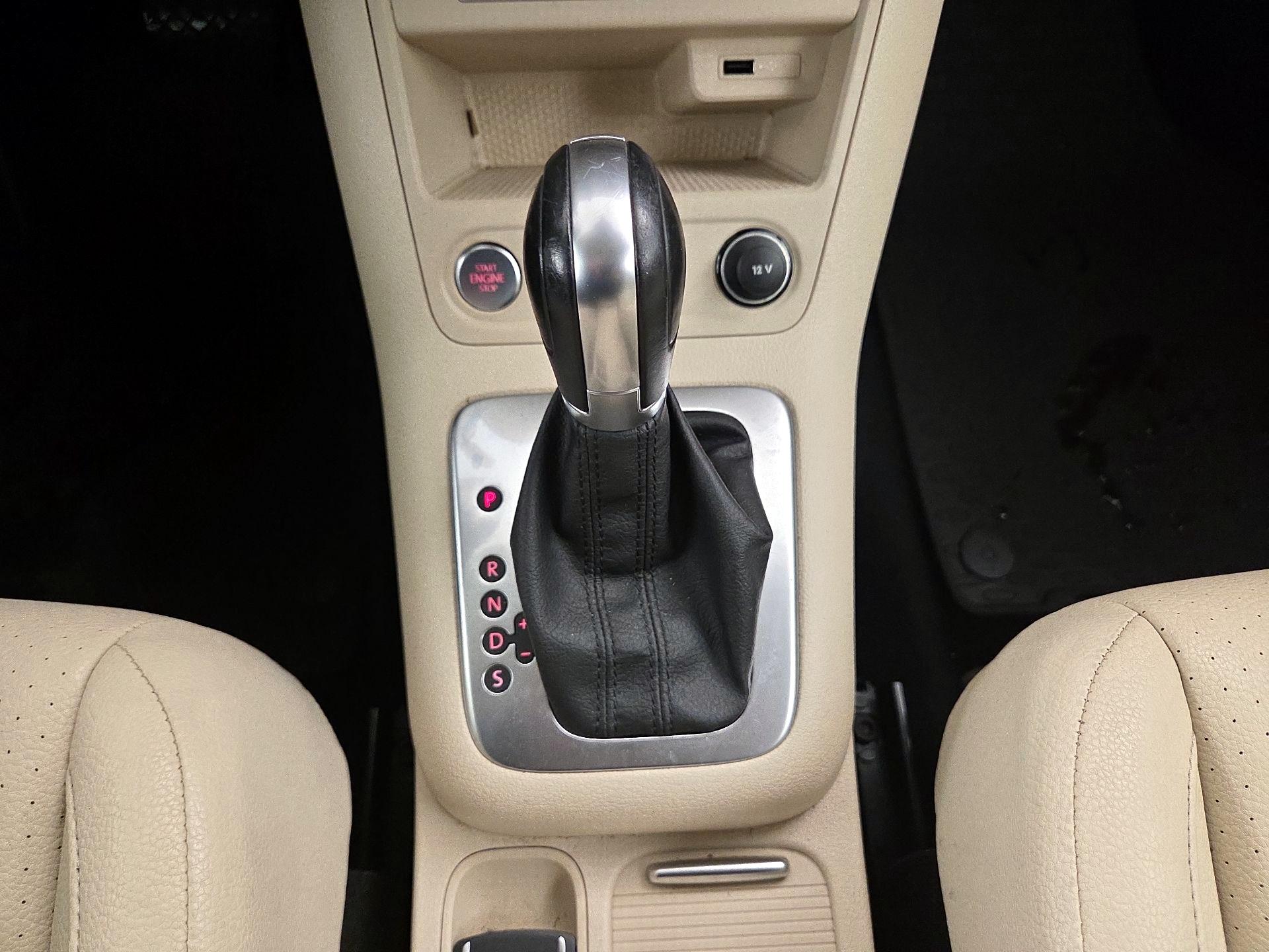 Thumbnail: 2016 Volkswagen Tiguan - 17