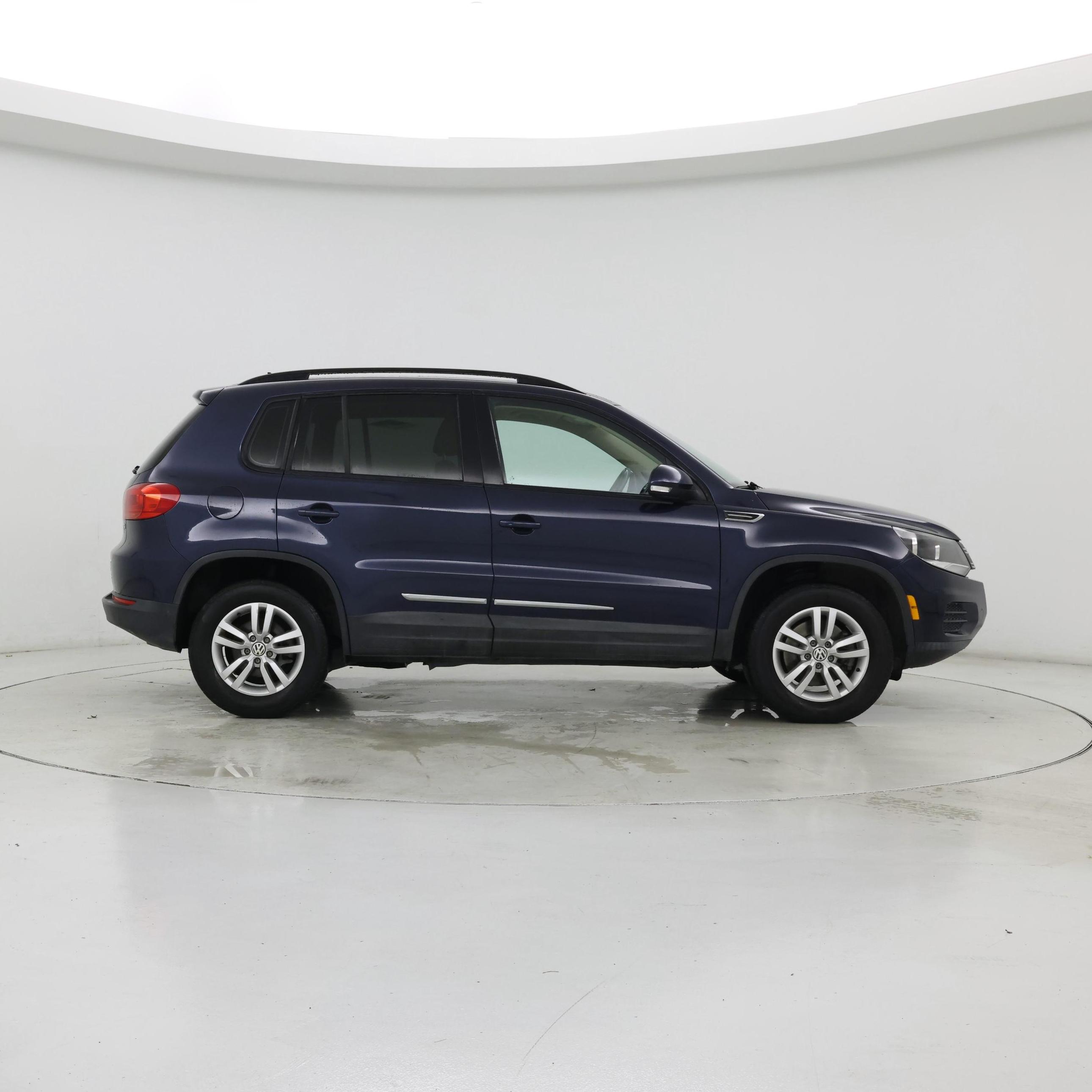 Thumbnail: 2016 Volkswagen Tiguan - 7