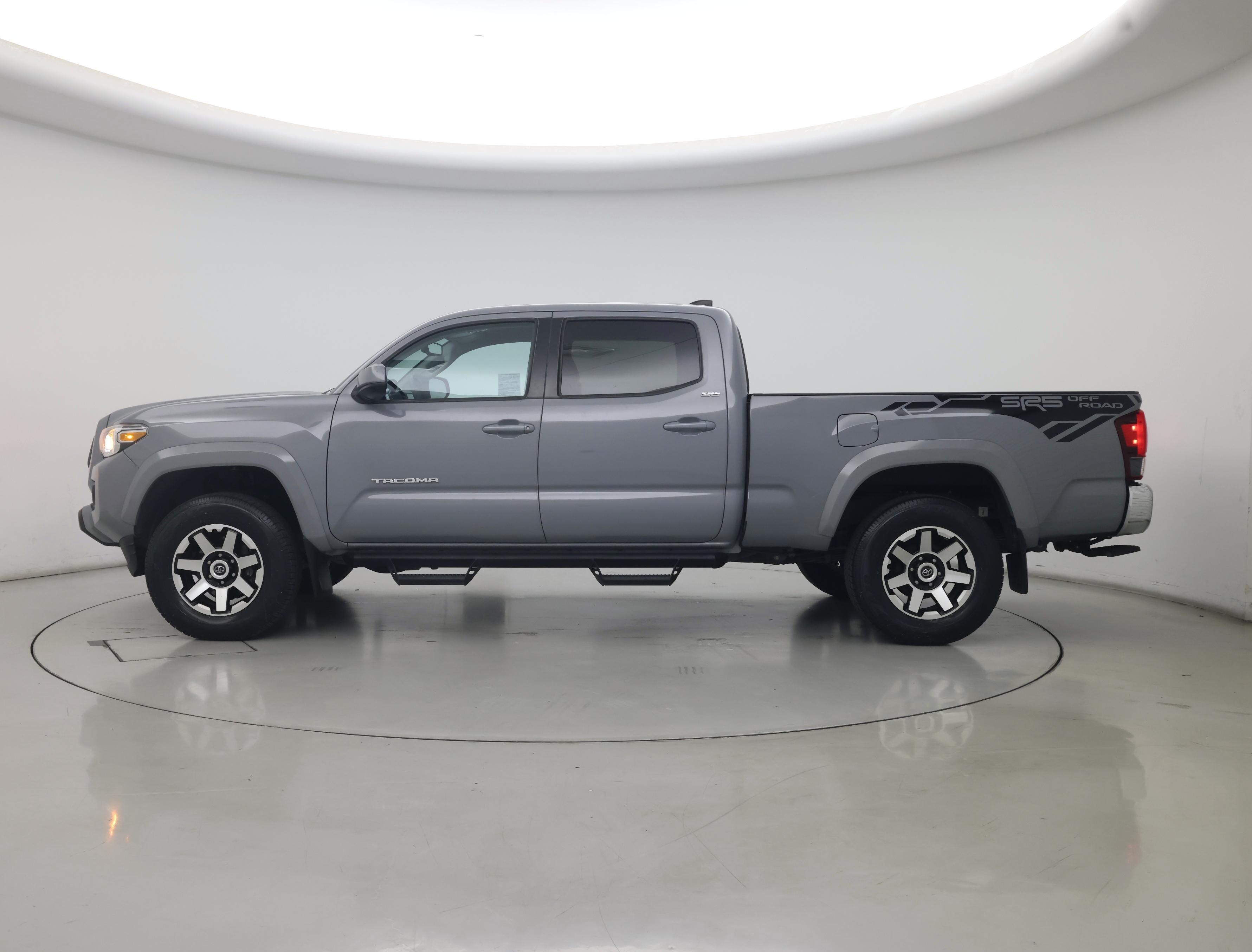 Thumbnail: 2021 Toyota Tacoma - 3
