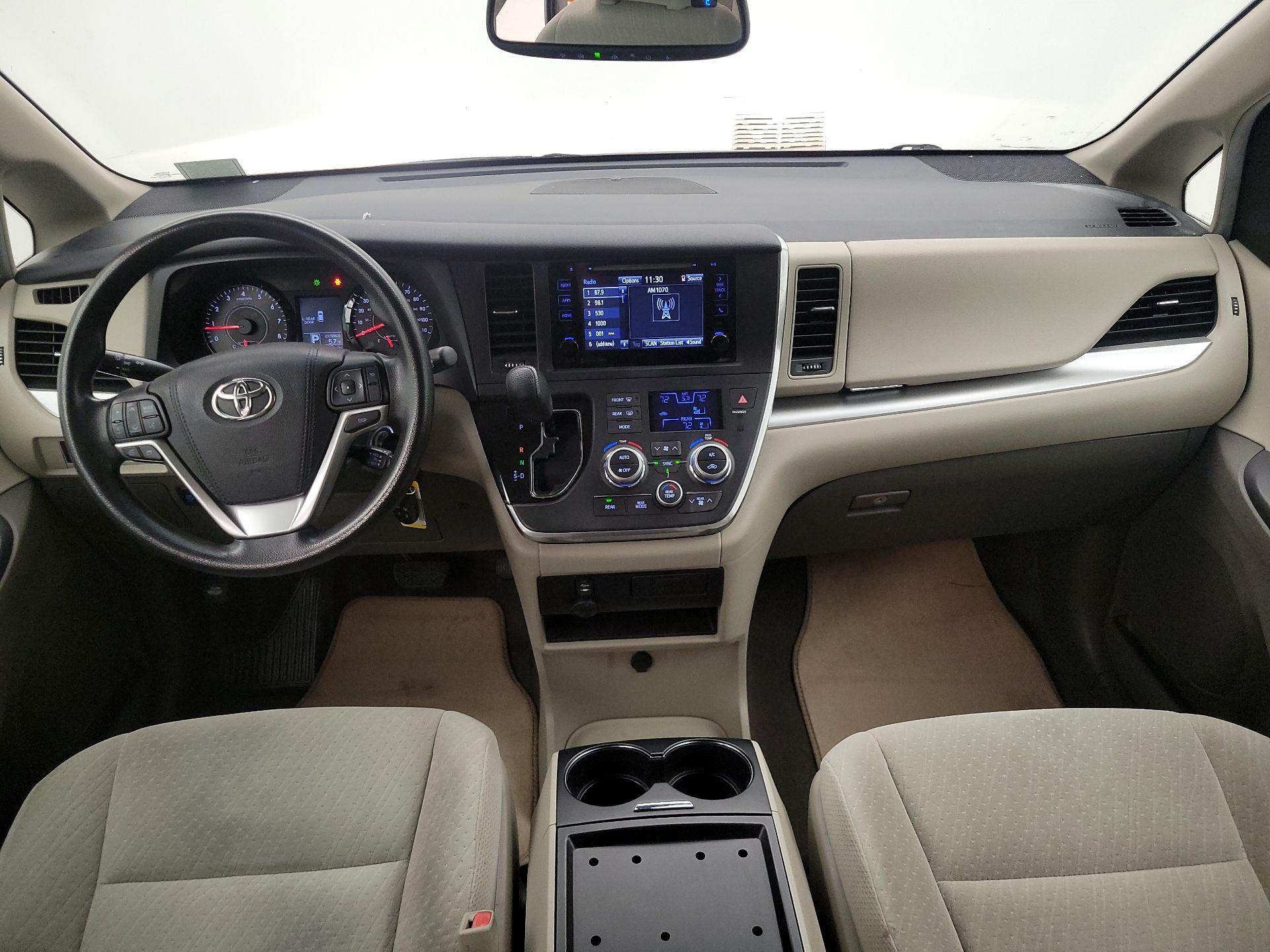 Thumbnail: 2017 Toyota Sienna - 9