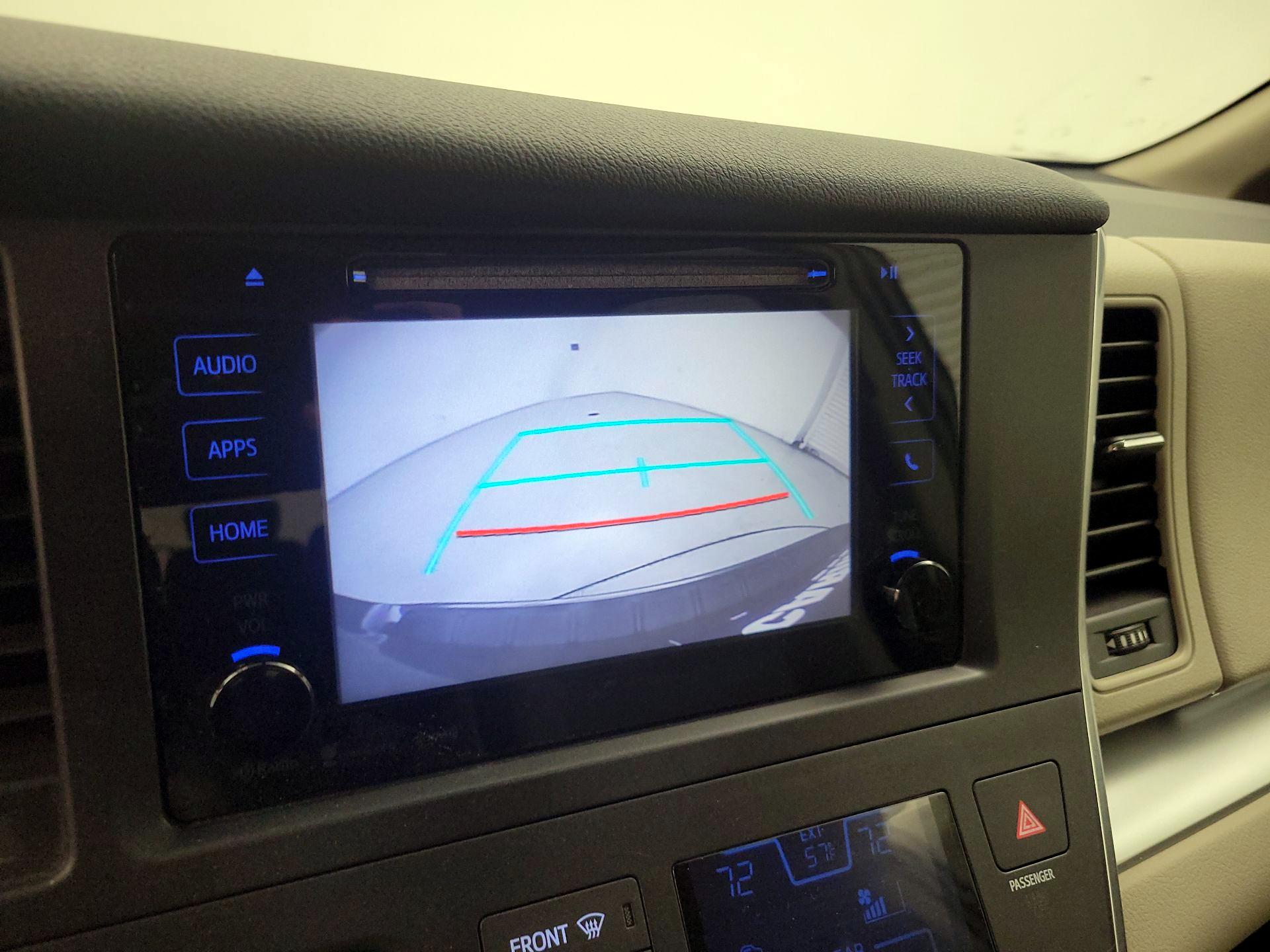 Thumbnail: 2017 Toyota Sienna - 14