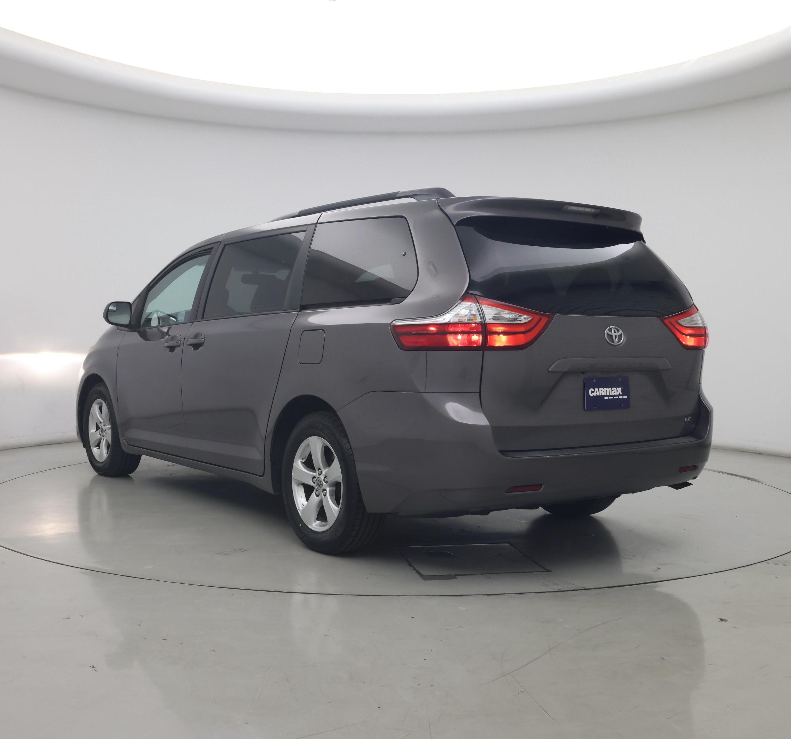 Thumbnail: 2017 Toyota Sienna - 2