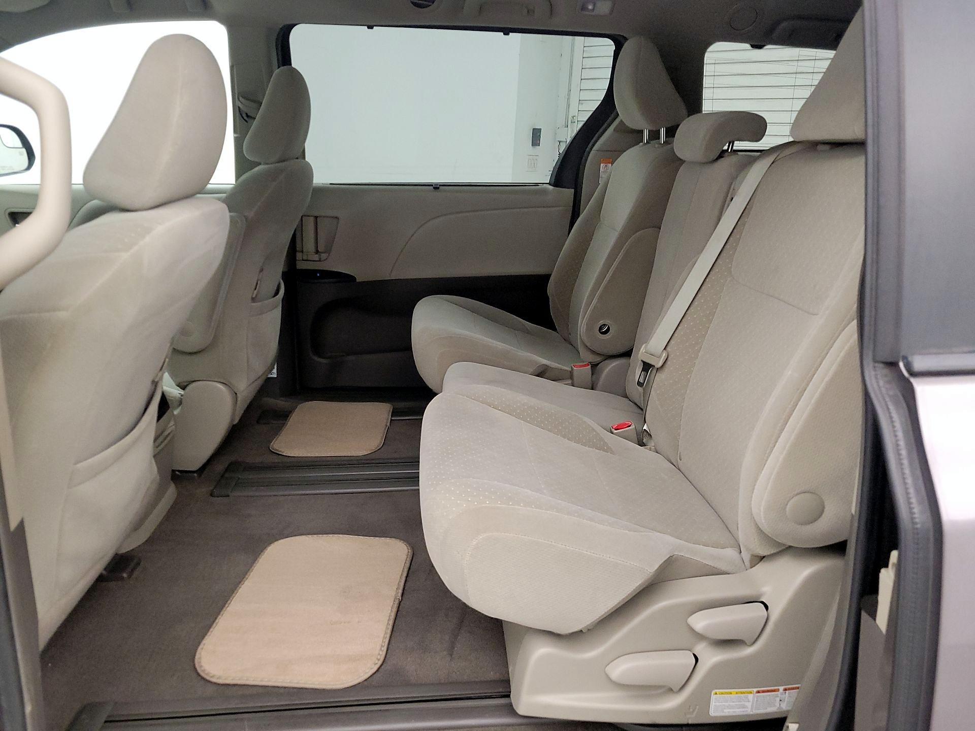 Thumbnail: 2017 Toyota Sienna - 19