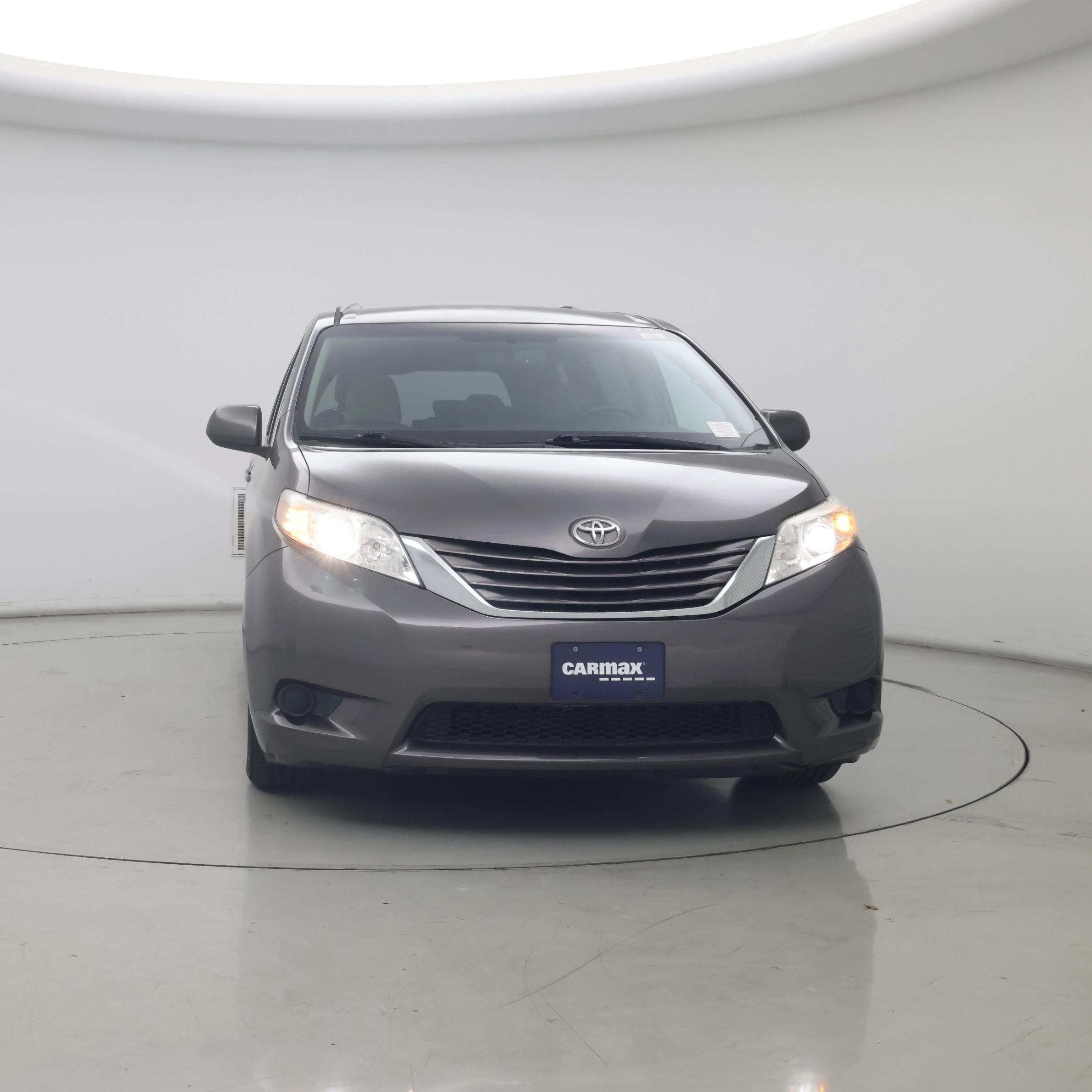 Thumbnail: 2017 Toyota Sienna - 5