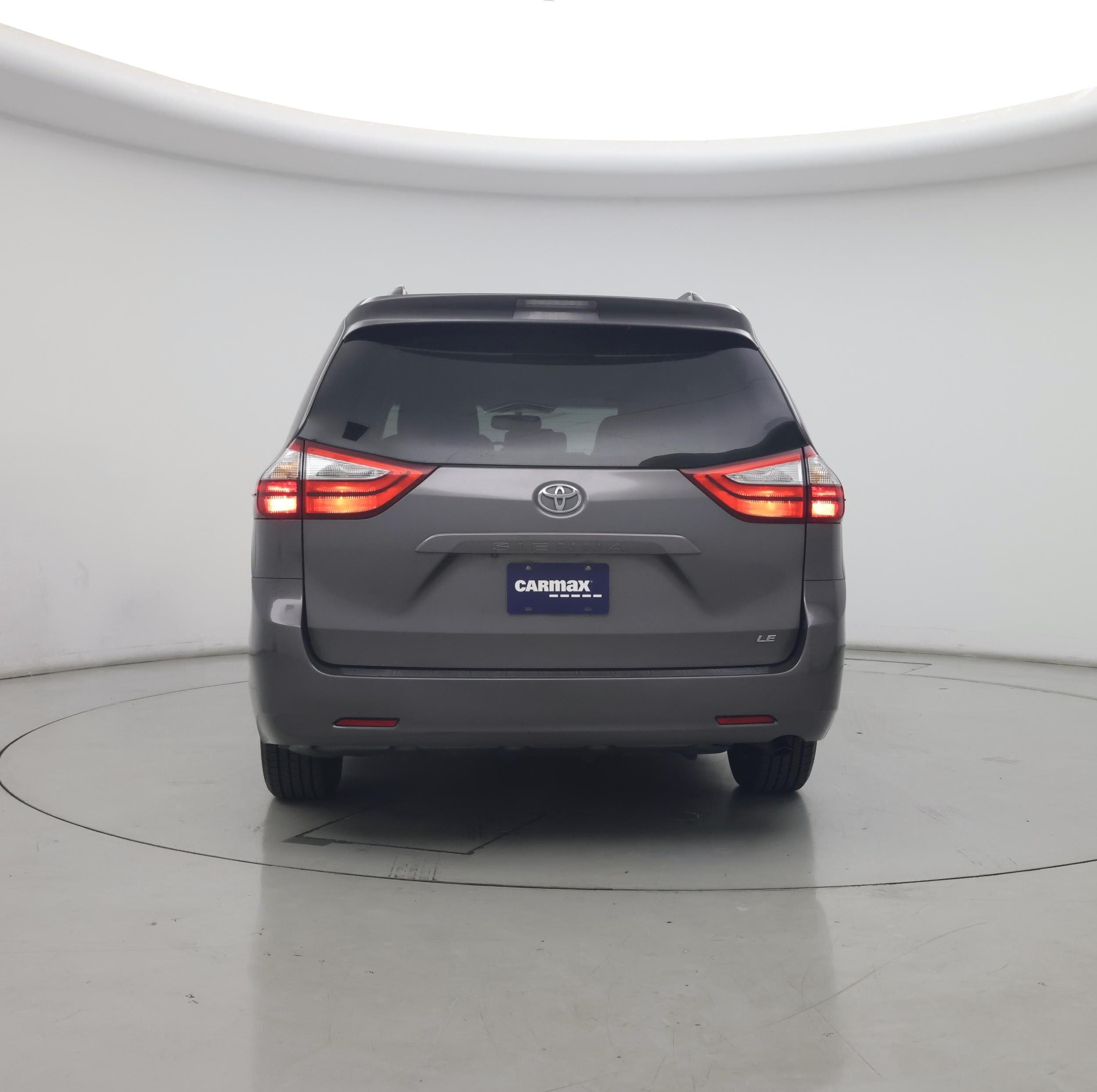 Thumbnail: 2017 Toyota Sienna - 6