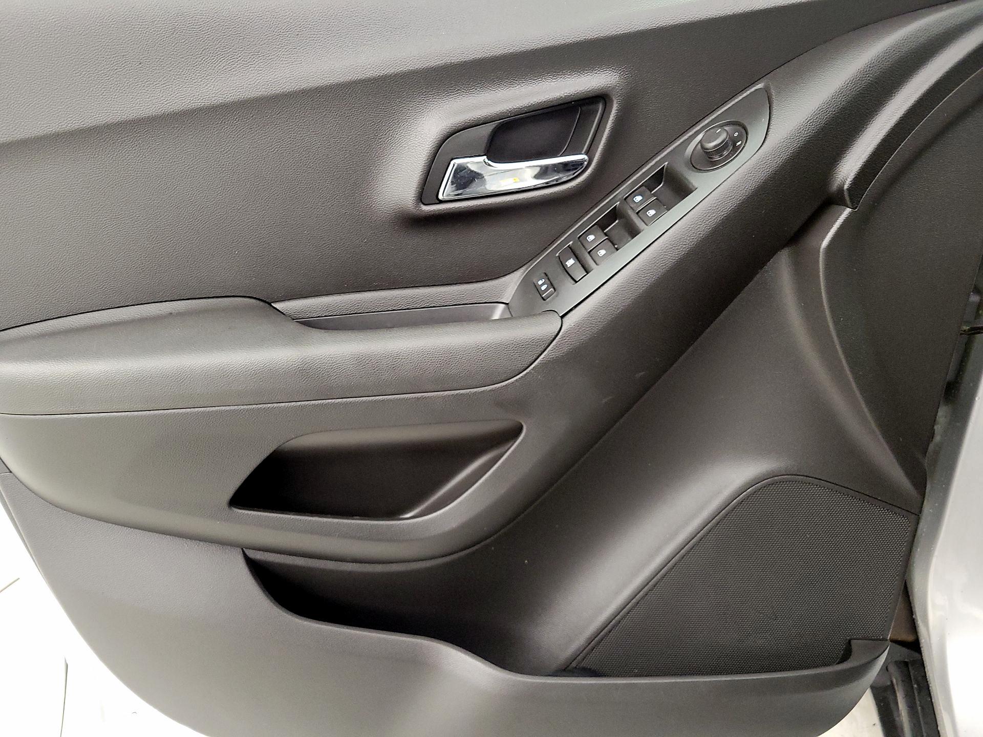 Thumbnail: 2016 Chevrolet Trax - 12