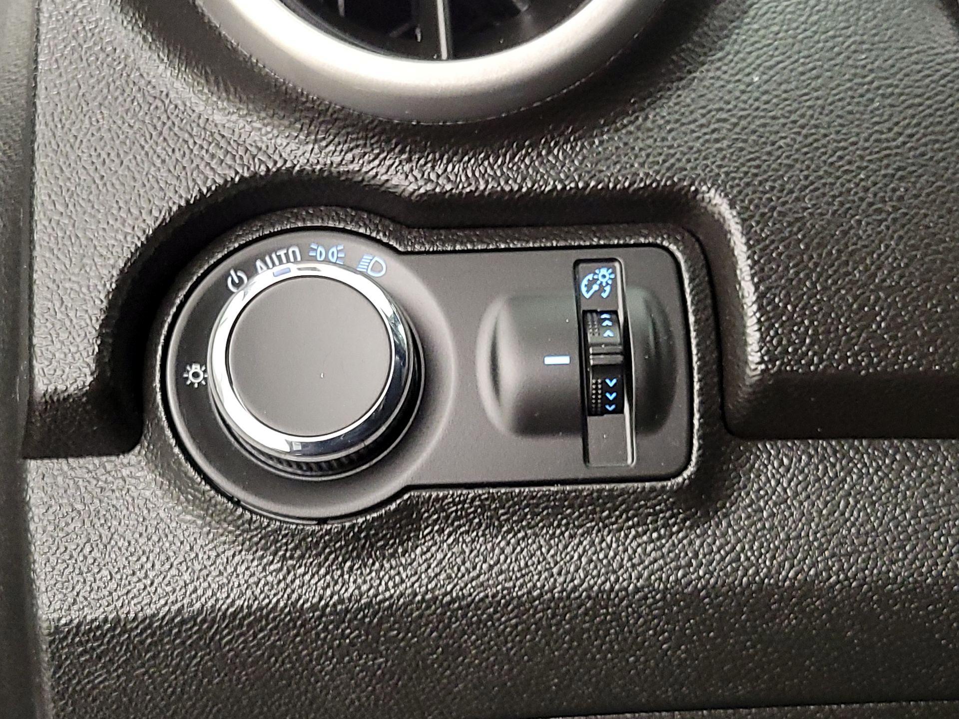 Thumbnail: 2016 Chevrolet Trax - 13