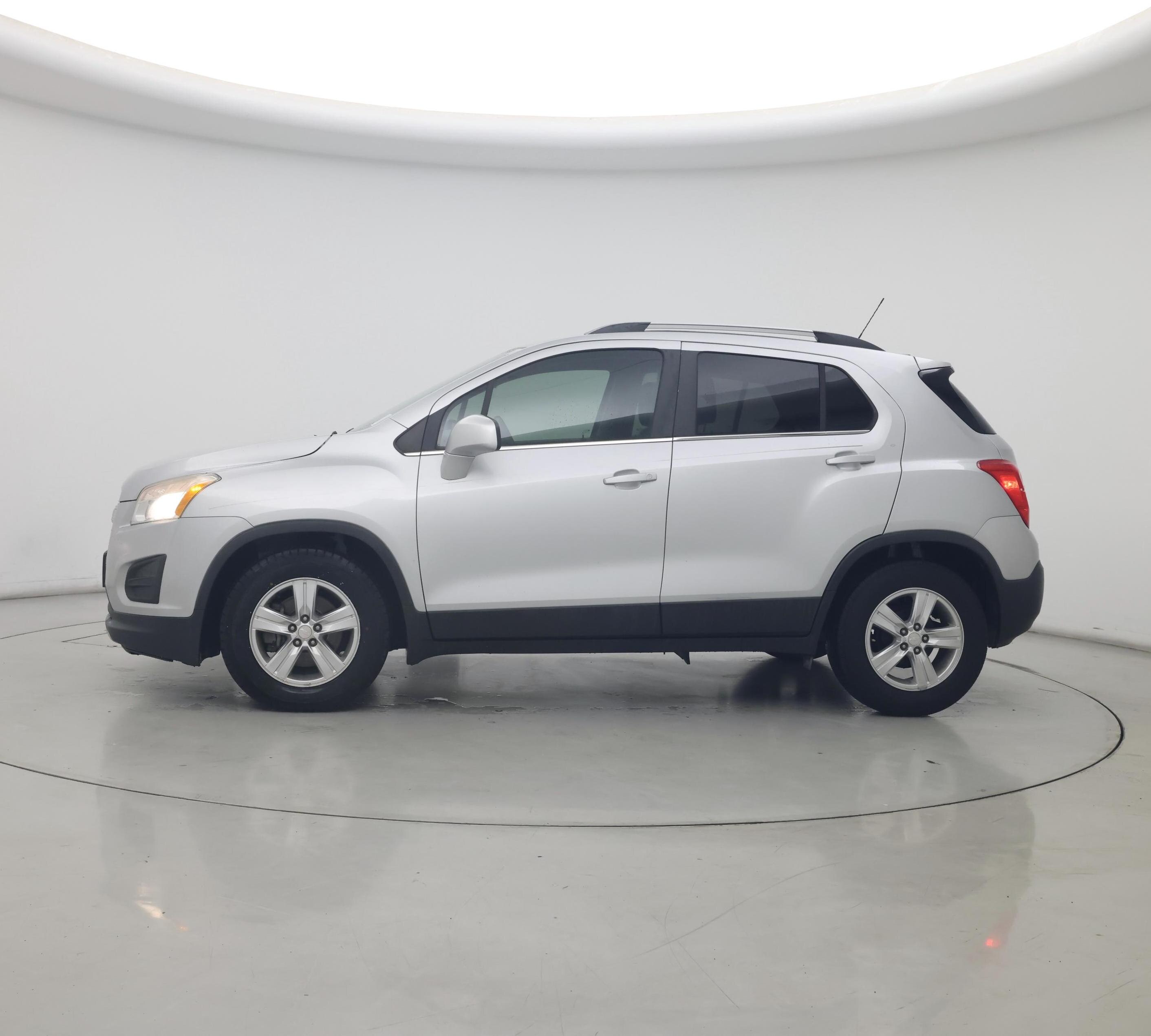 Thumbnail: 2016 Chevrolet Trax - 3
