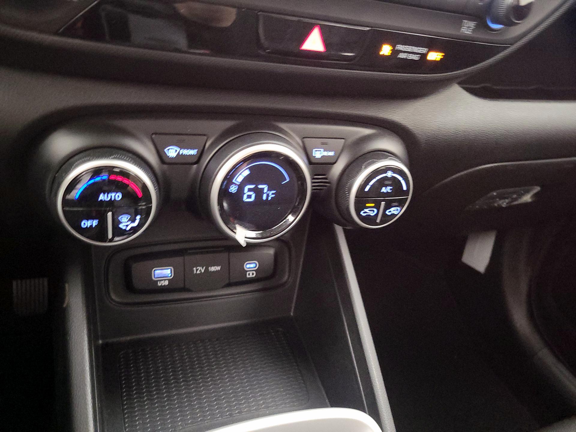 Thumbnail: 2023 Hyundai Venue - 16