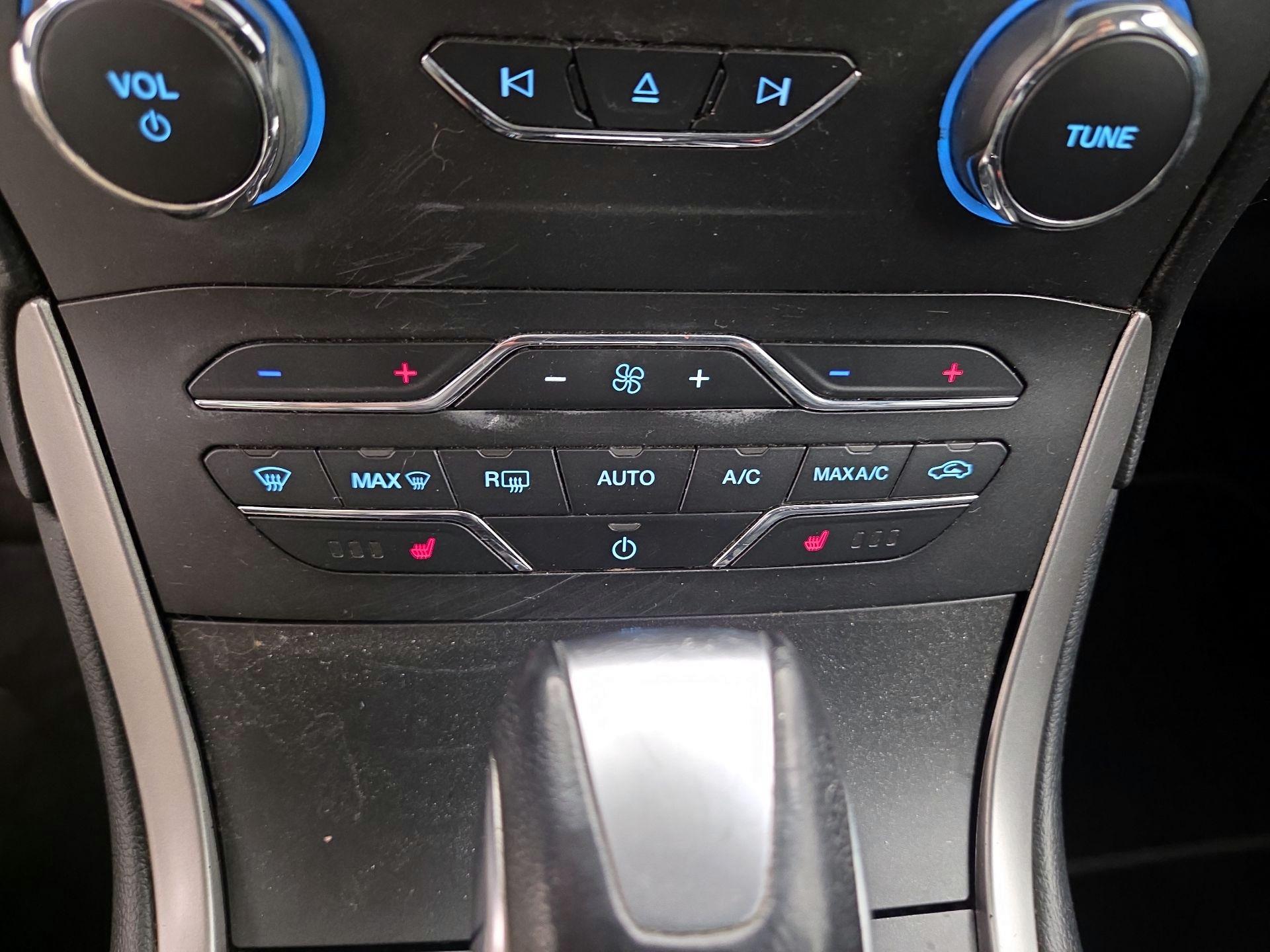 Thumbnail: 2018 Ford Edge - 16