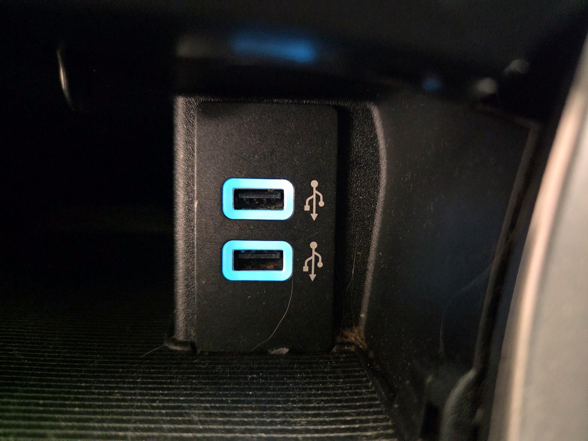 Thumbnail: 2018 Ford Edge - 18