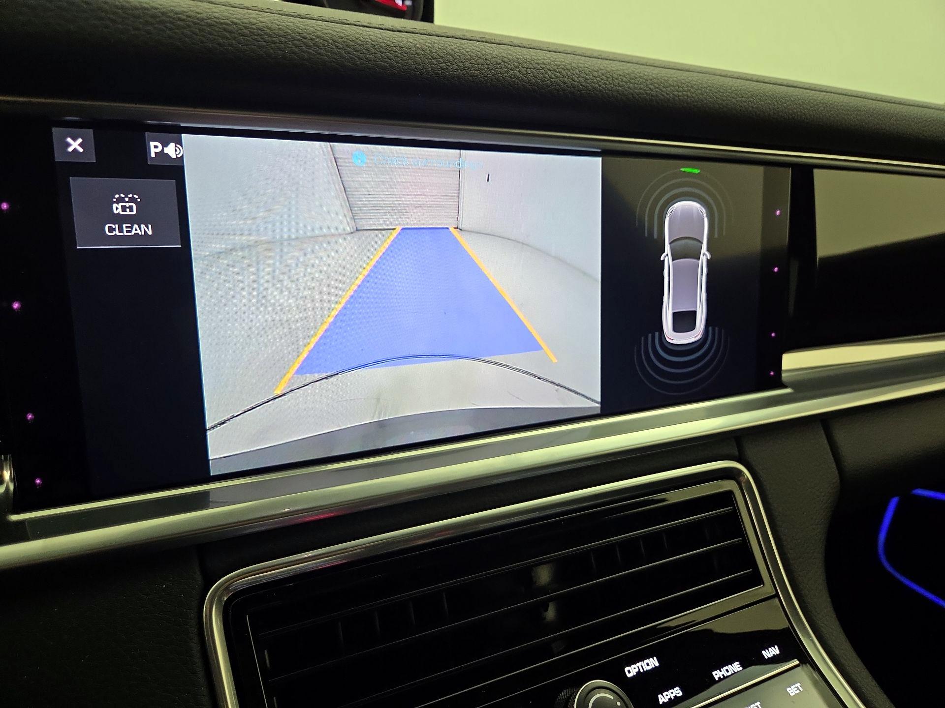 Thumbnail: 2018 Porsche Panamera - 15