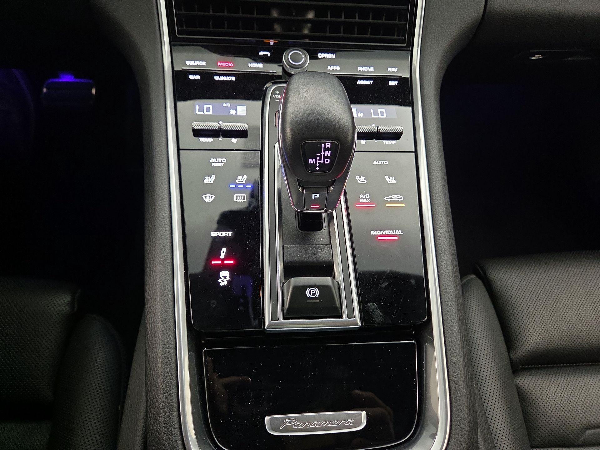 Thumbnail: 2018 Porsche Panamera - 18