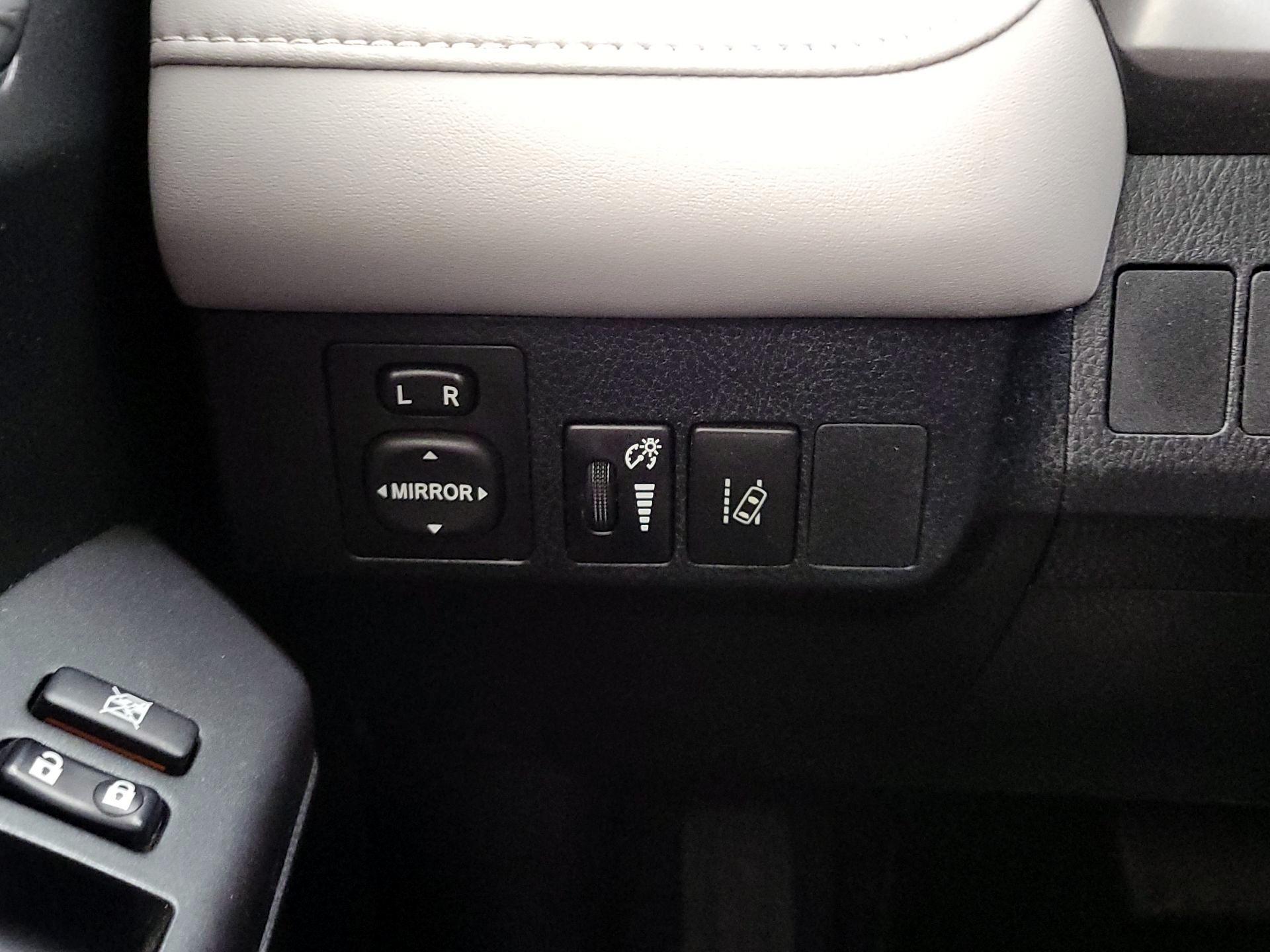 Thumbnail: 2018 Toyota RAV4 - 13