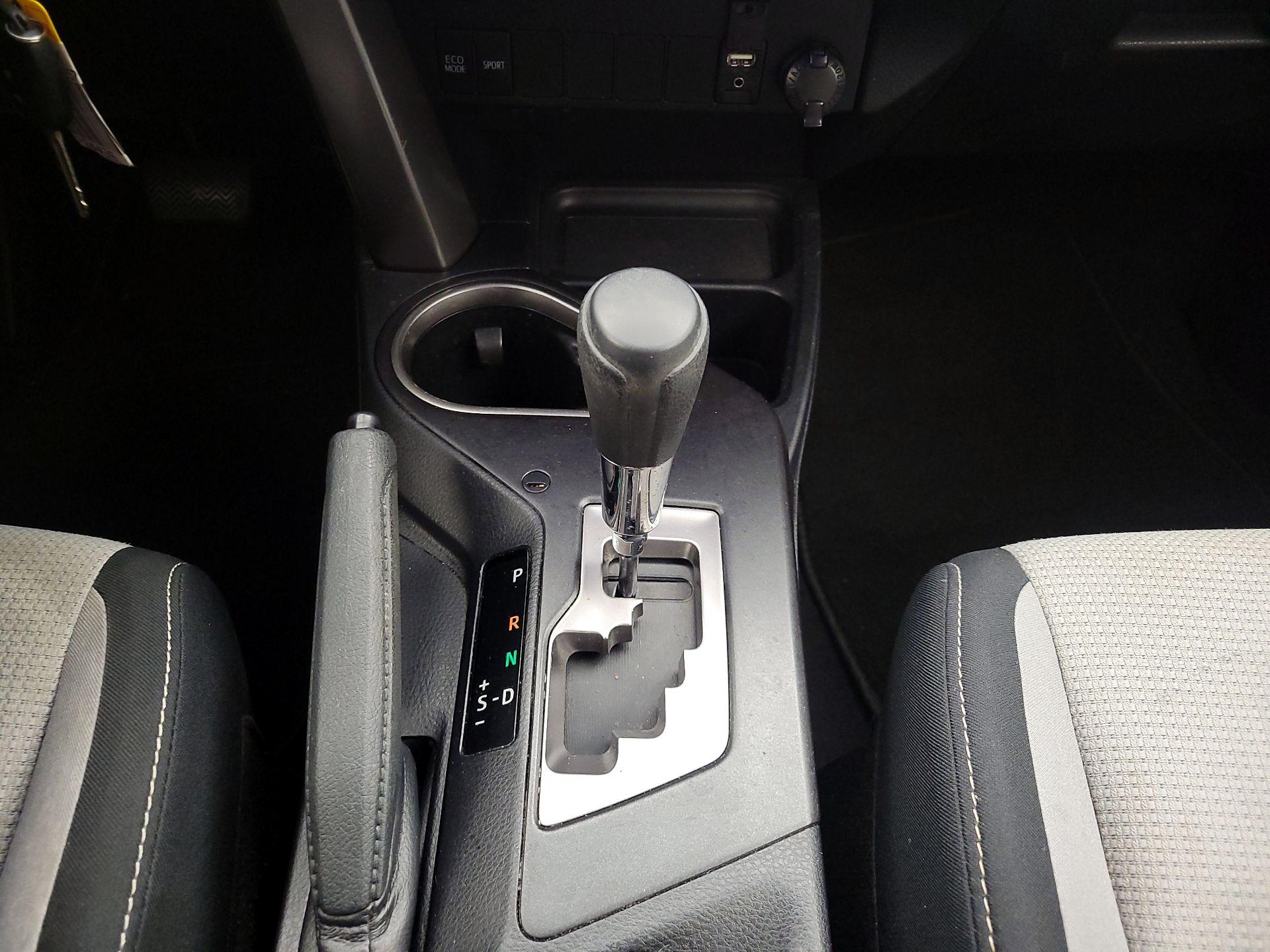 Thumbnail: 2018 Toyota RAV4 - 17