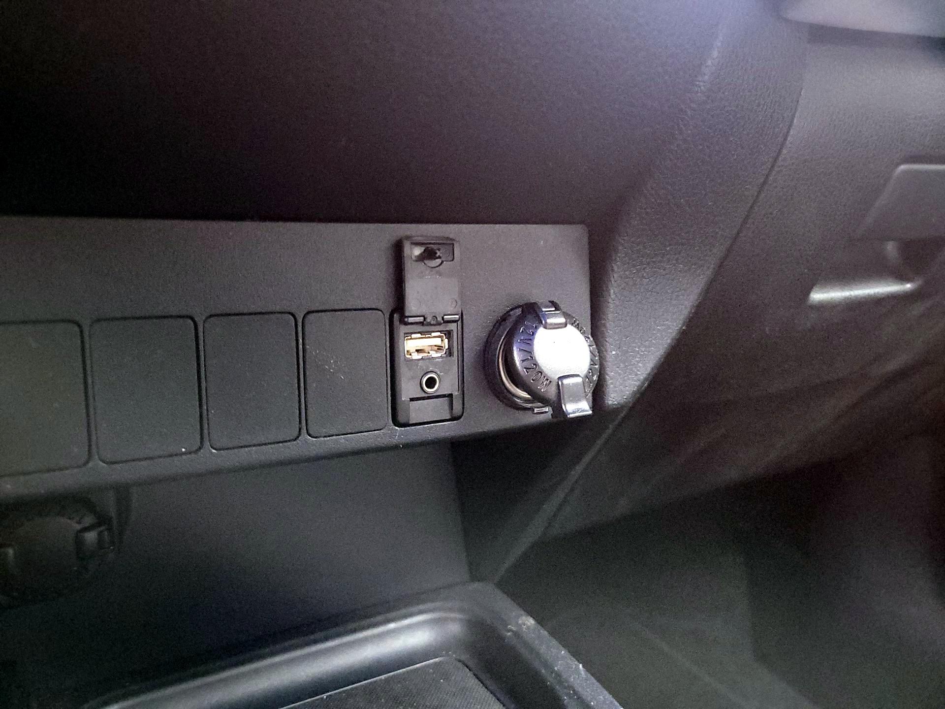 Thumbnail: 2018 Toyota RAV4 - 18