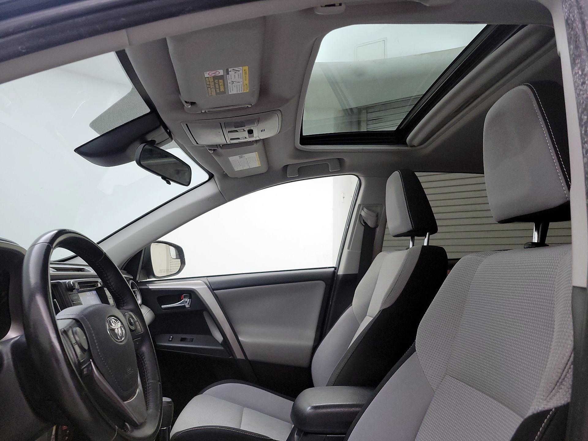 Thumbnail: 2018 Toyota RAV4 - 19