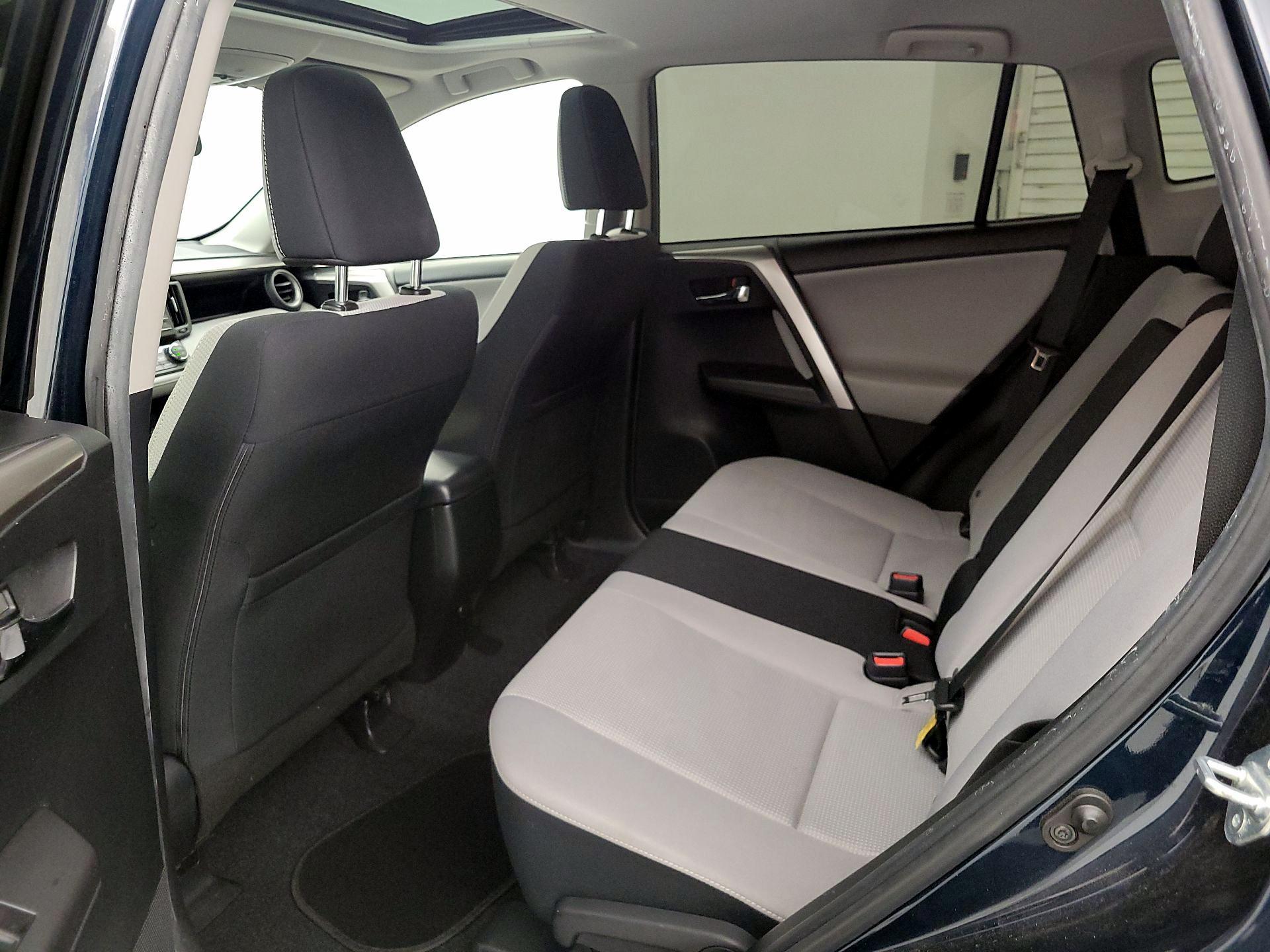 Thumbnail: 2018 Toyota RAV4 - 20