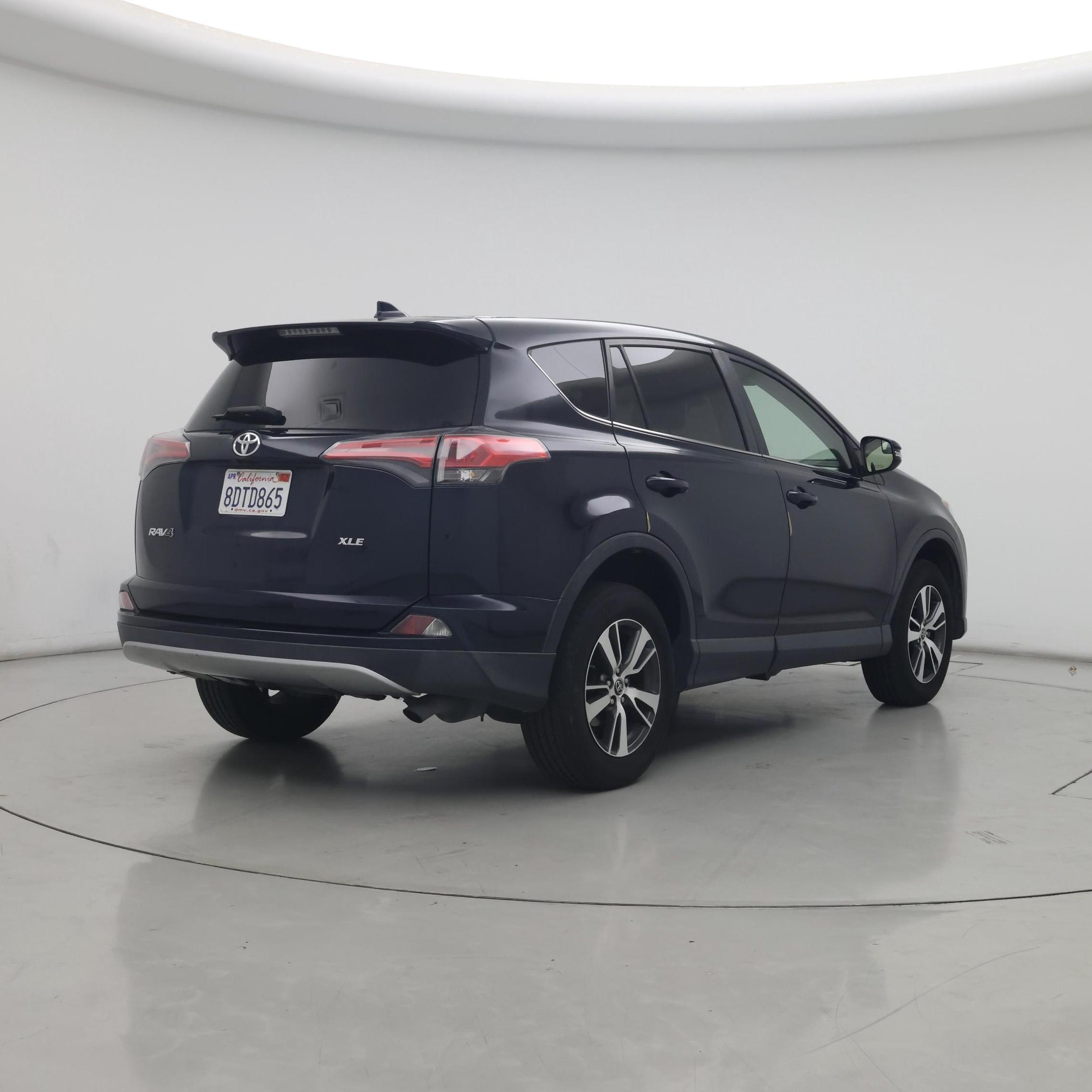 Thumbnail: 2018 Toyota RAV4 - 8