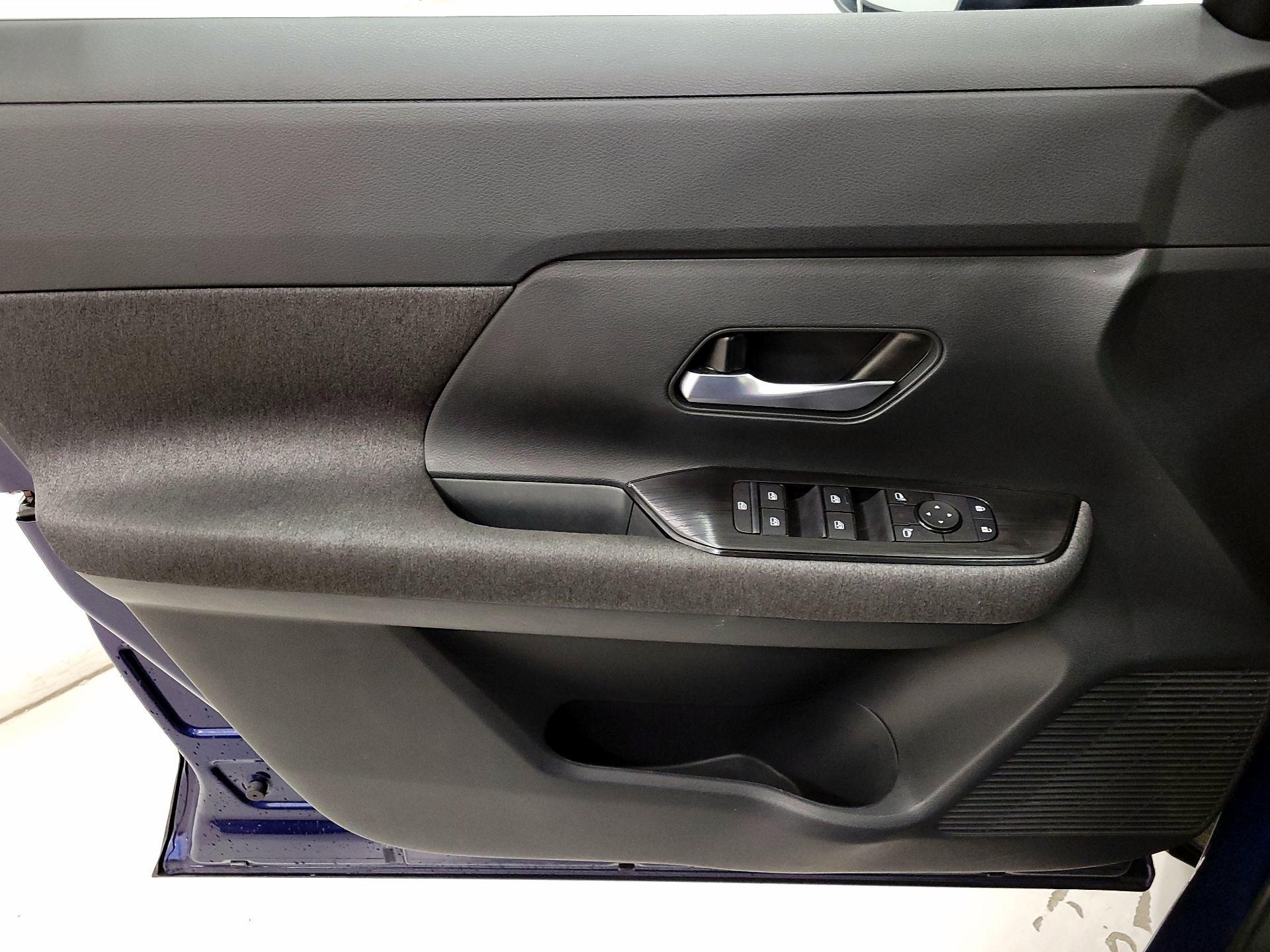 Thumbnail: 2025 Nissan Kicks - 12