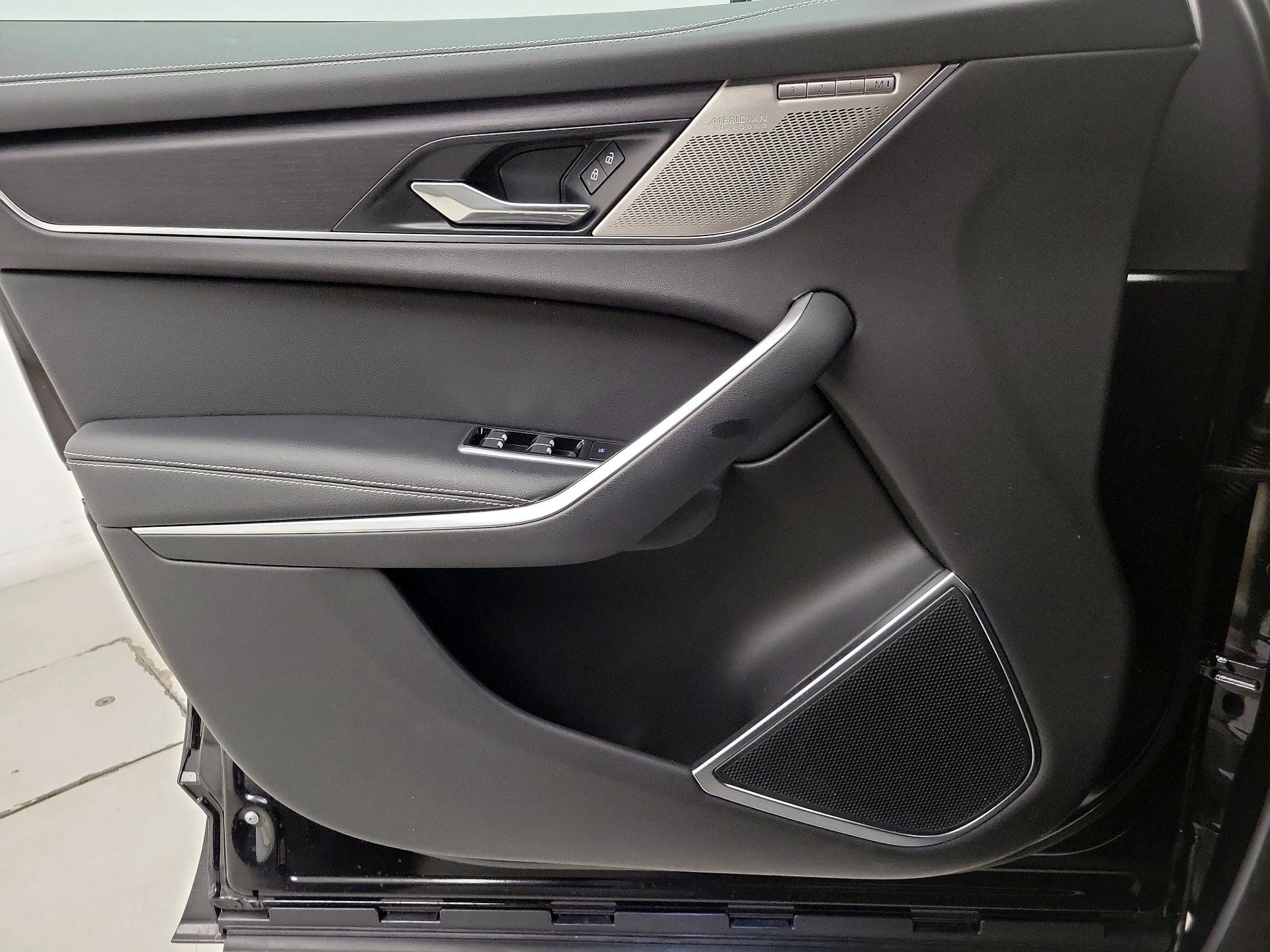 Thumbnail: 2025 Jaguar F-Pace - 12